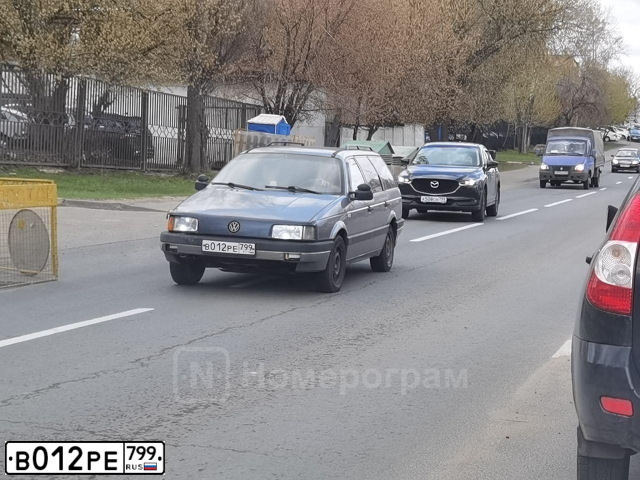 Фото автомобиля VOLKSWAGEN PASSAT, 1989 — госномер В012РЕ799. Цвет: СЕРЫЙ