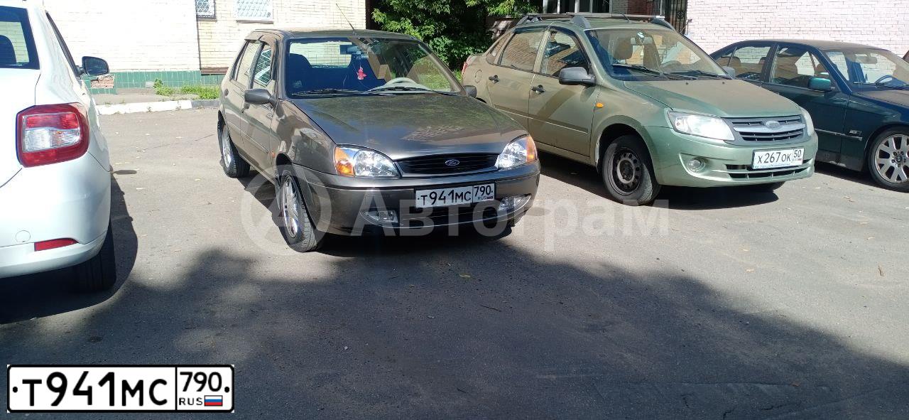 Фото автомобиля FORD FIESTA / ASPIRE, 1999 — госномер В642ММ53. Цвет: Белый