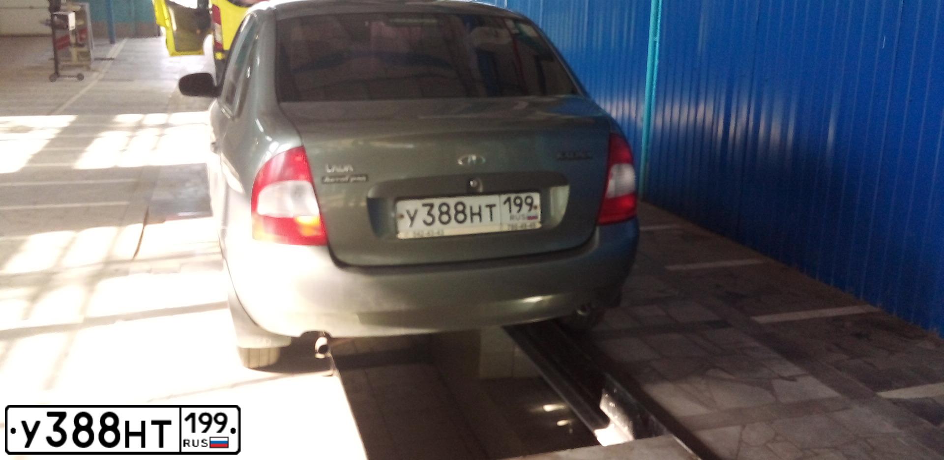 Фото автомобиля LADA 2105, 1998 — госномер У388НТ199. Цвет: сине-зеленый
