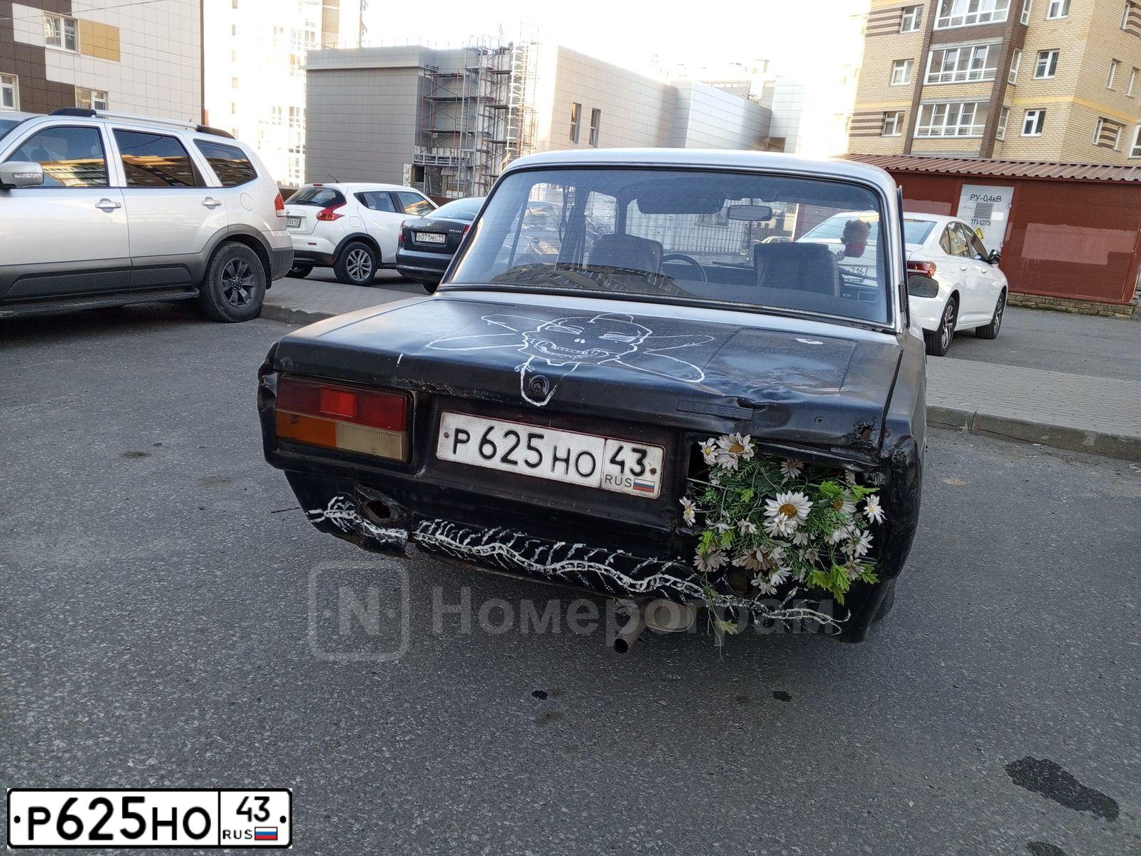 Фото автомобиля LADA 2107, 2011 — госномер Е693МК11. Цвет: СЕРЕБРИСТЫЙ