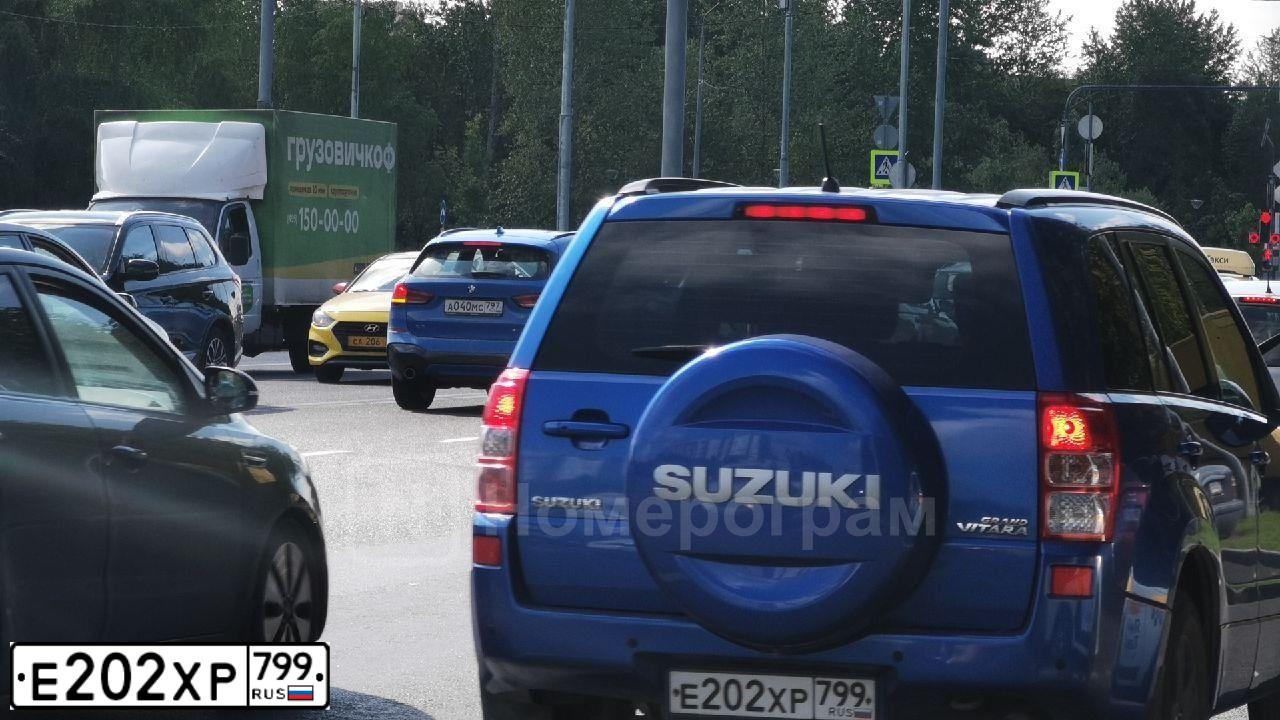 Фото автомобиля SUZUKI GRAND VITARA, 2007 — госномер Н892РР790. Цвет: голубой