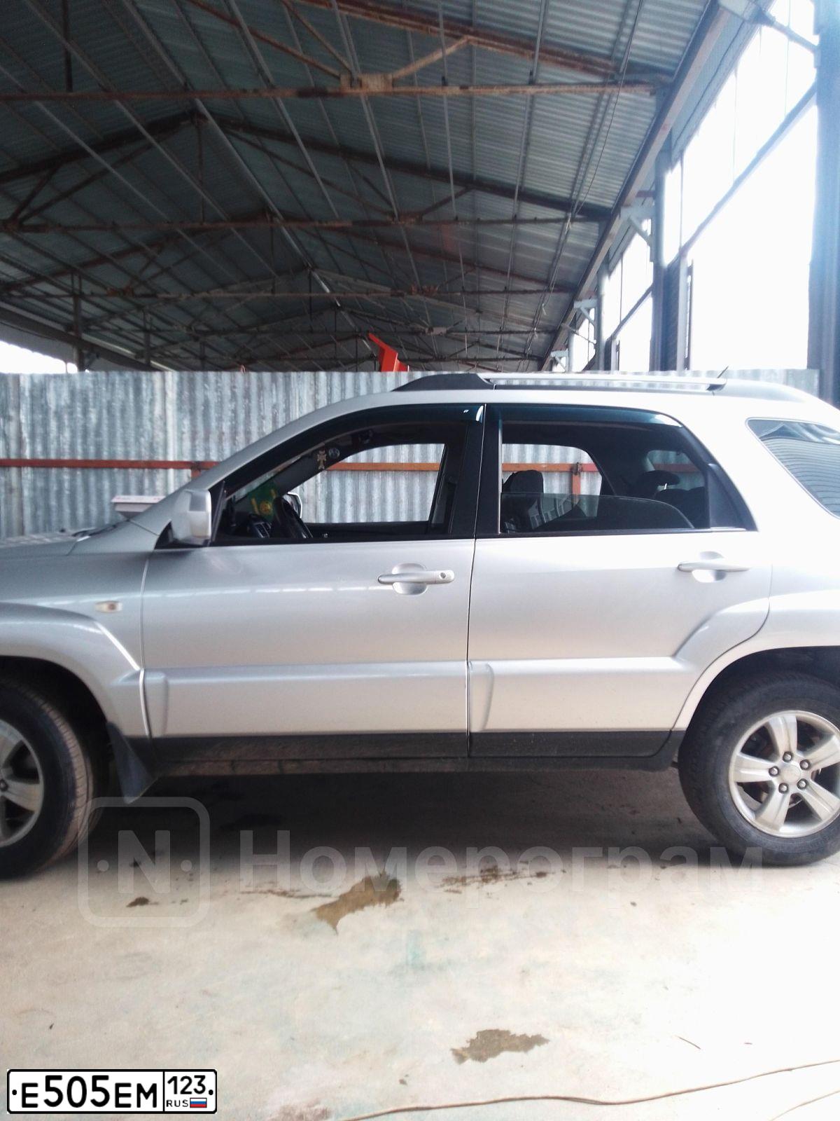 Фото автомобиля KIA SPORTAGE, 2009 — госномер Е505ЕМ123. Цвет: Серый