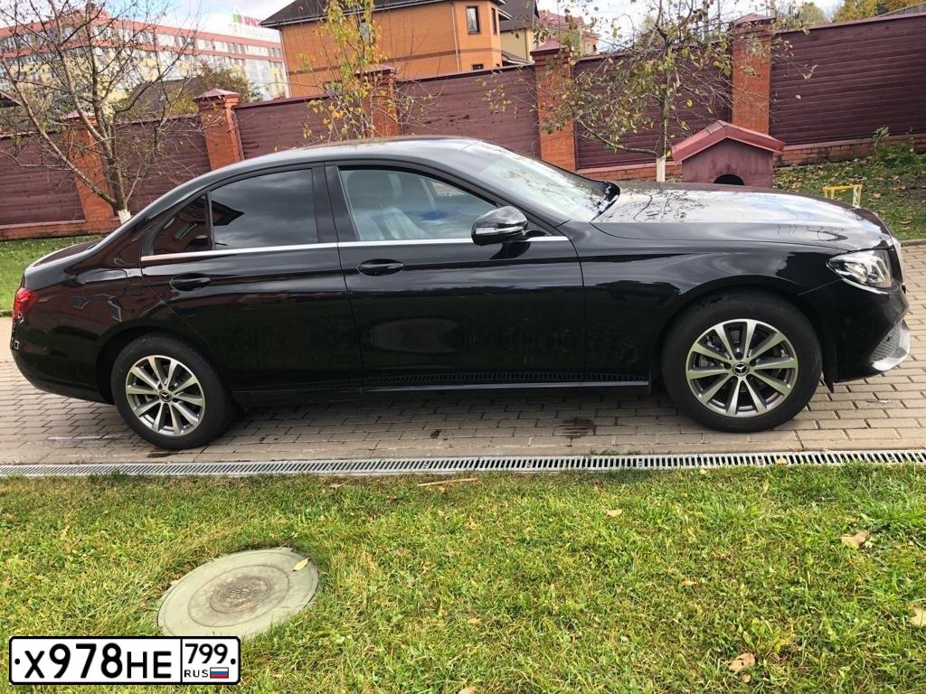 Фото автомобиля MERCEDES E-KLASSE, 2019 — госномер Е668МО198. Цвет: ЧЕРНЫЙ