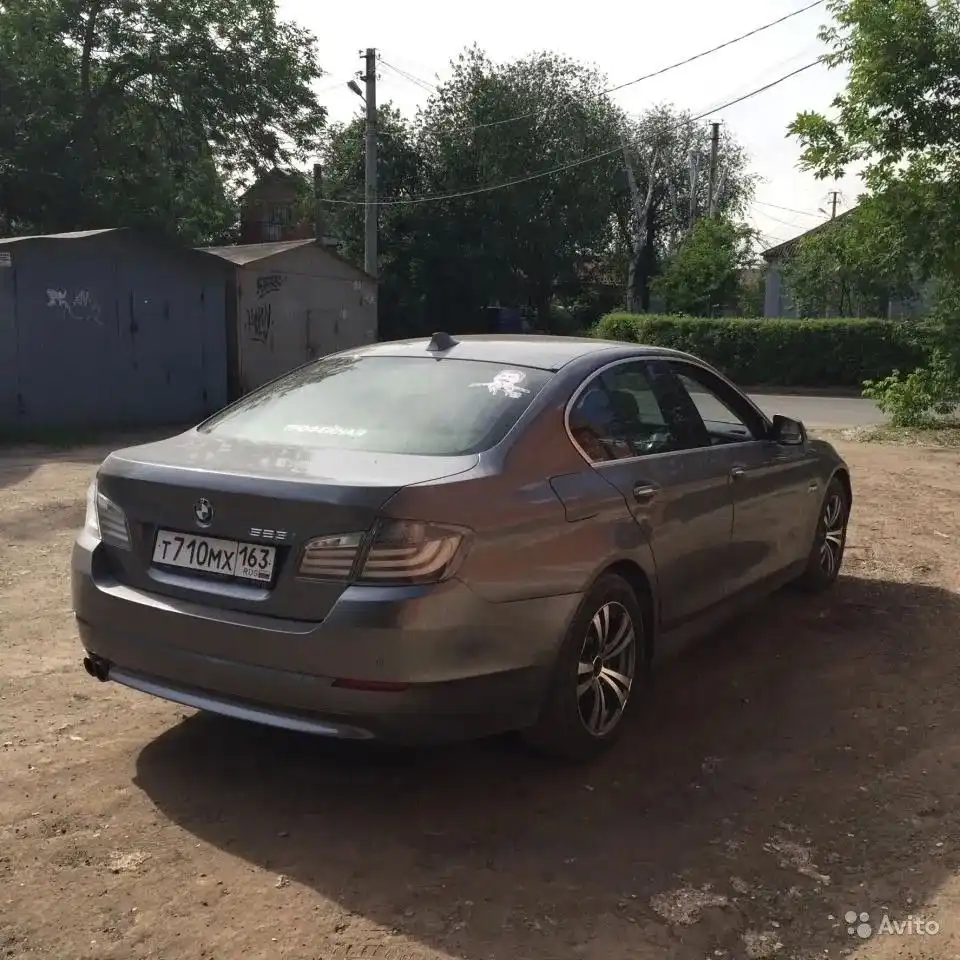 Фото автомобиля BMW SERIE 5, 2010 — госномер С670ХМ89. Цвет: СЕРЫЙ