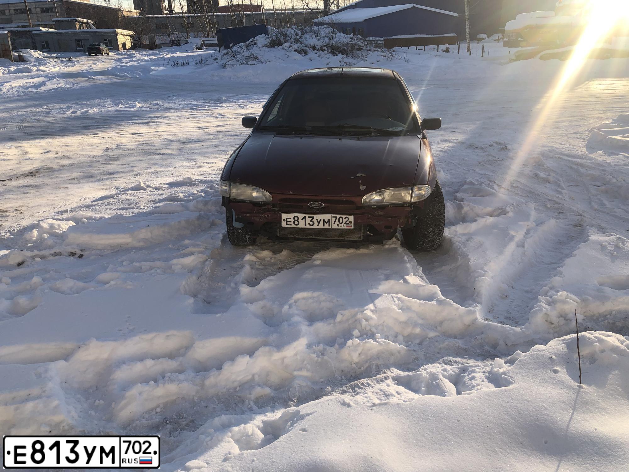 Фото автомобиля FORD MONDEO, 1993 — госномер Е813УМ702. Цвет: ТЕМНО-ВИШНЕВЫЙ