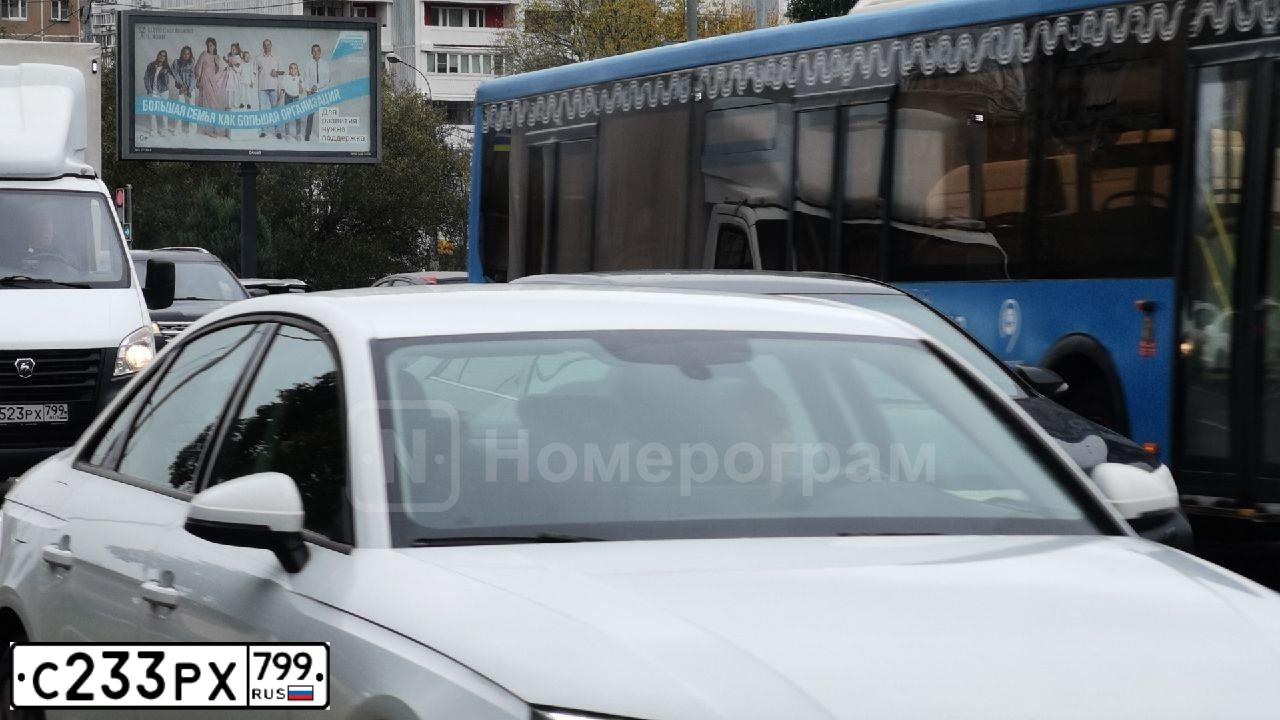 Фото автомобиля LANDROVER RANGE ROVER SPORT, 2009 — госномер С233РХ799. Цвет: ЧЕРНЫЙ