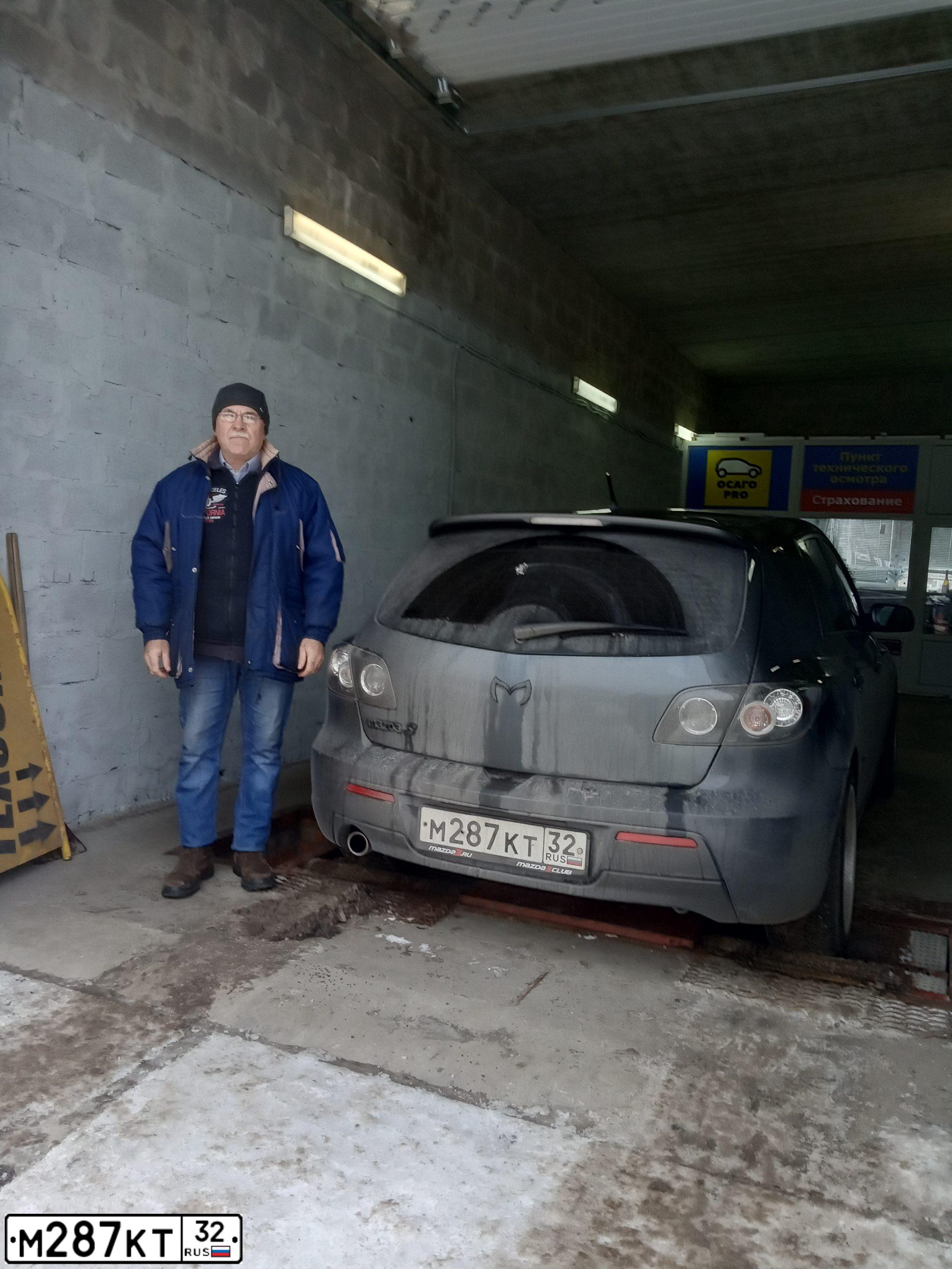 Фото автомобиля MAZDA 3, 2007 — госномер Т040КЕ150. Цвет: ТЕМНО-СЕРЫЙ