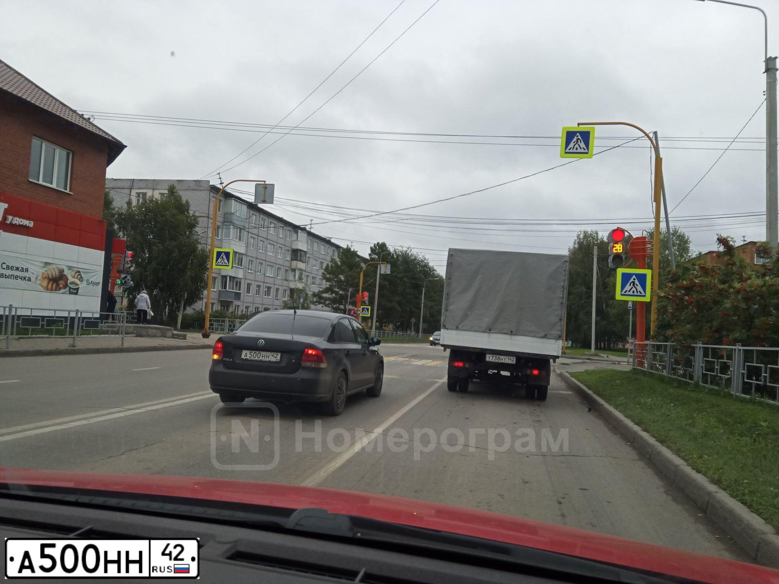 Фото автомобиля VOLKSWAGEN POLO, 2012 — госномер А500НН42. Цвет: ЧЕРНЫЙ