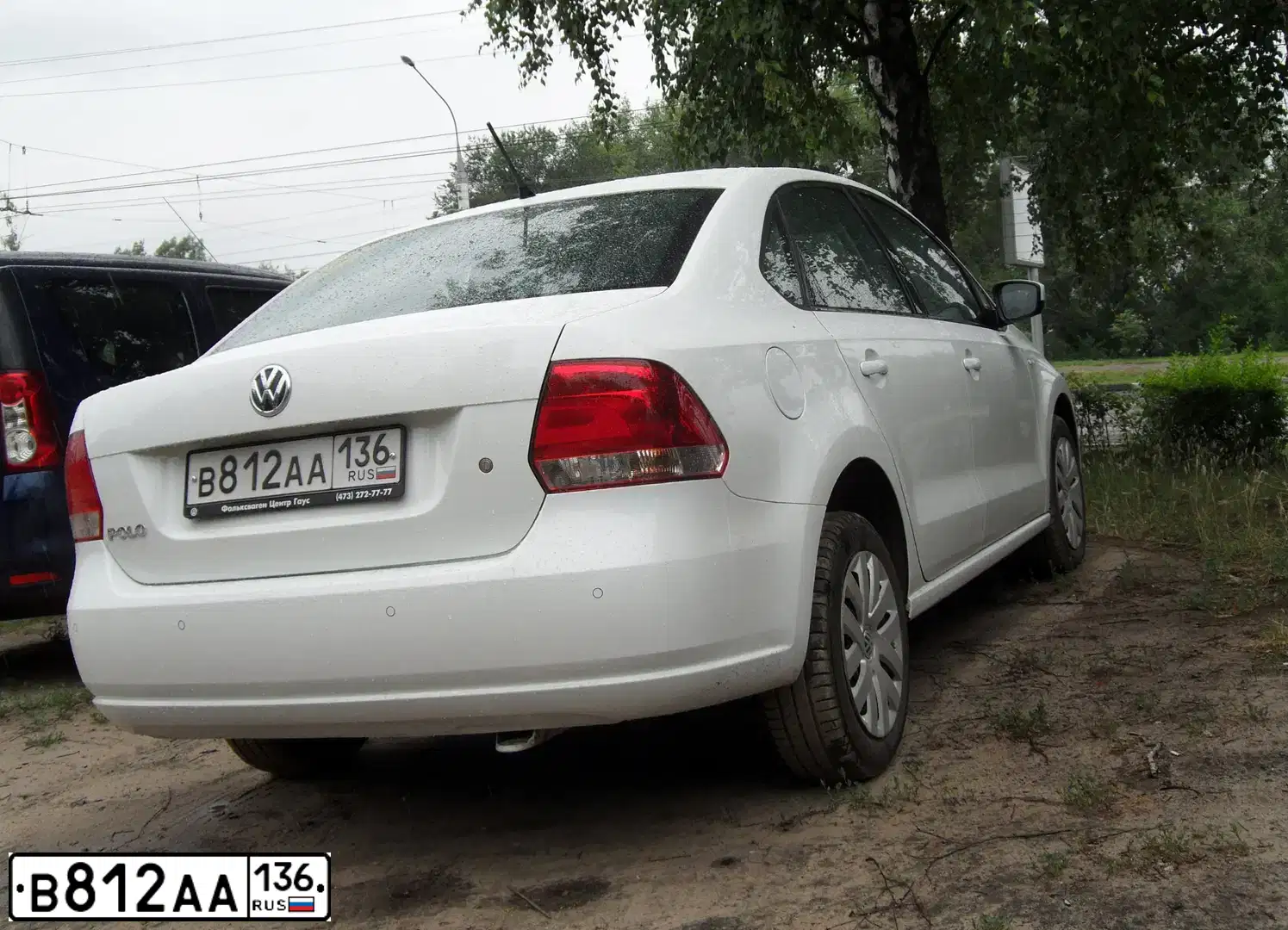 Фото автомобиля VOLKSWAGEN POLO, 2015 — госномер В812АА136. Цвет: Белый