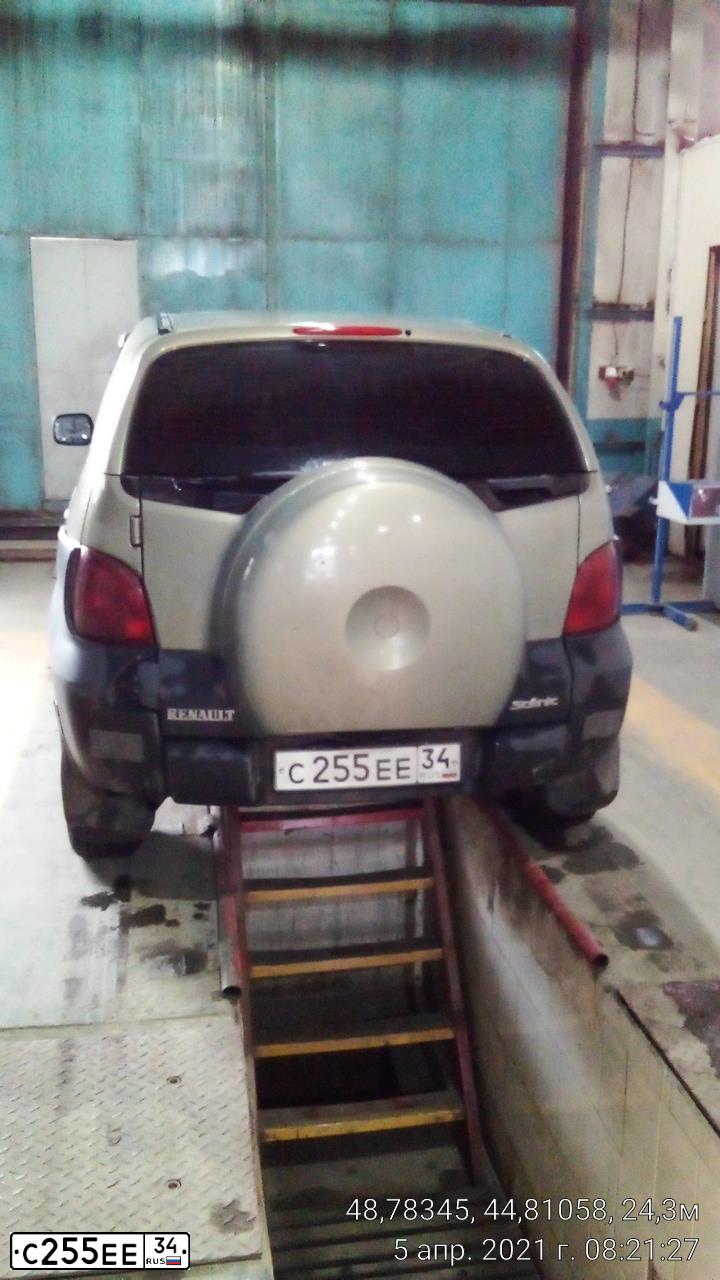 Фото автомобиля RENAULT MEGANE SCENIC, 2000 — госномер С255ЕЕ34. Цвет: СВЕТЛО ЗЕЛЕНЫЙ