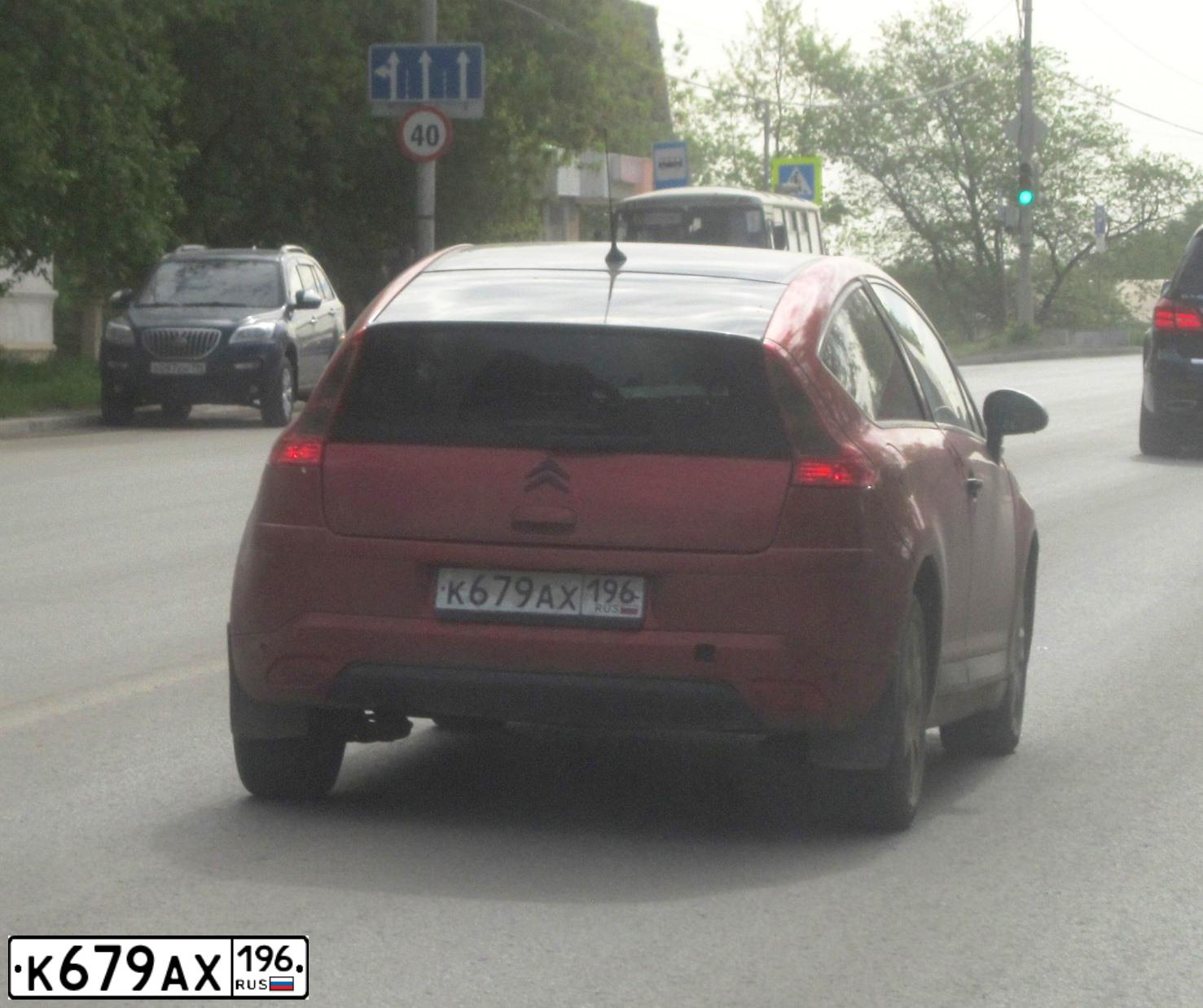 Фото автомобиля CITROEN C4, 2005 — госномер К679АХ196. Цвет: Красный