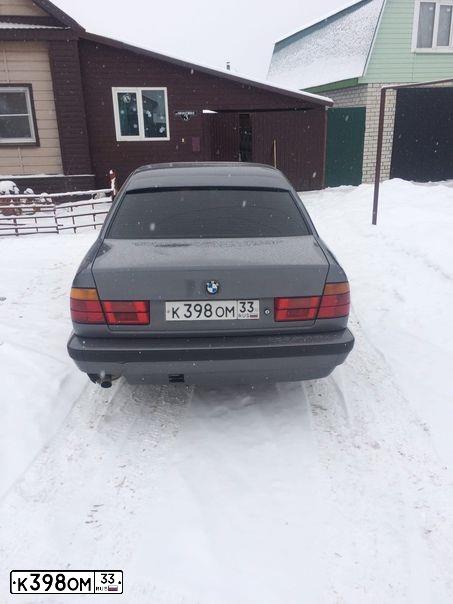 Фото автомобиля BMW SERIE 5, 1991 — госномер К398ОМ33. Цвет: СЕРЫЙ