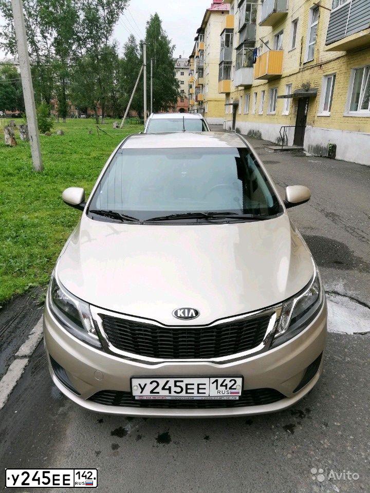 Фото автомобиля KIA RIO, 2014 — госномер О258ТТ154. Цвет: БЕЖЕВЫЙ