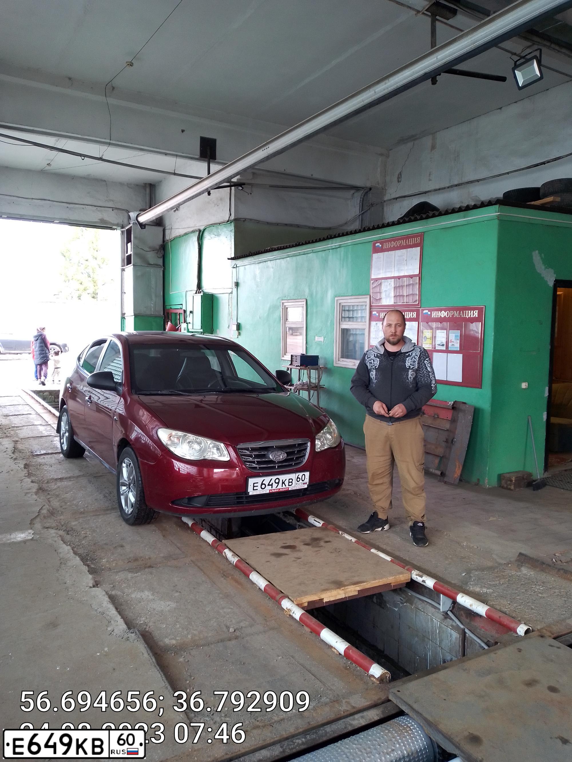 Фото автомобиля HYUNDAI ELANTRA, 2007 — госномер О335АЕ550. Цвет: Красный