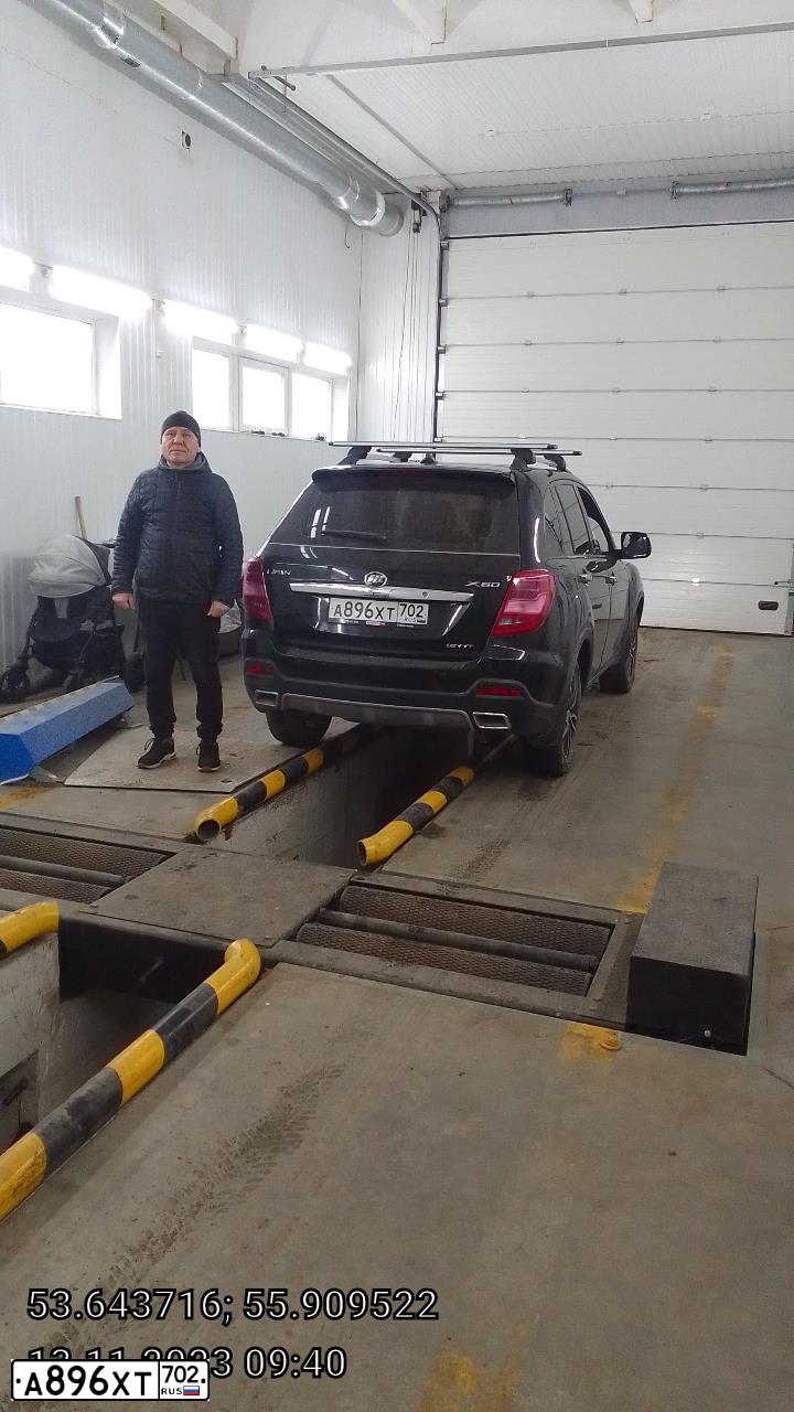 Фото автомобиля LIFAN X 60, 2017 — госномер А896ХТ702. Цвет: ЧЕРНЫЙ