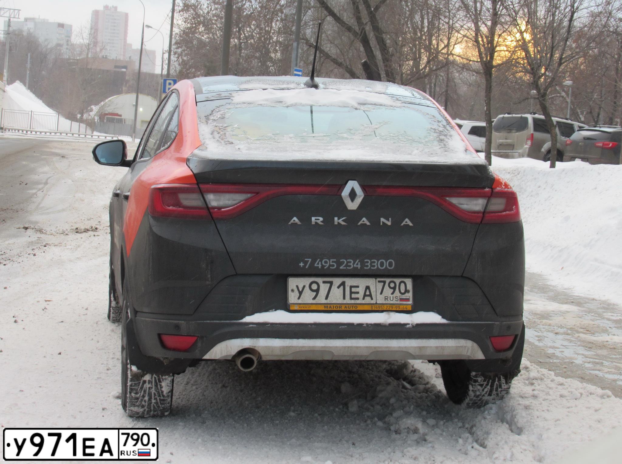 Фото автомобиля RENAULT ARKANA, 2020 — госномер О143КТ71. Цвет: ЧЕРНЫЙ