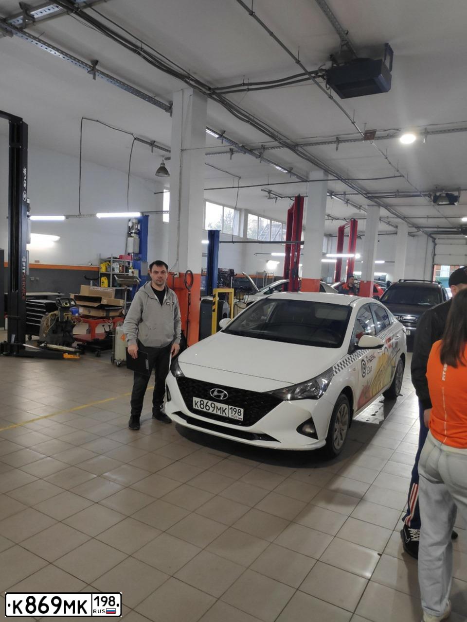 Фото автомобиля HYUNDAI SOLARIS, 2020 — госномер С899СТ797. Цвет: Белый
