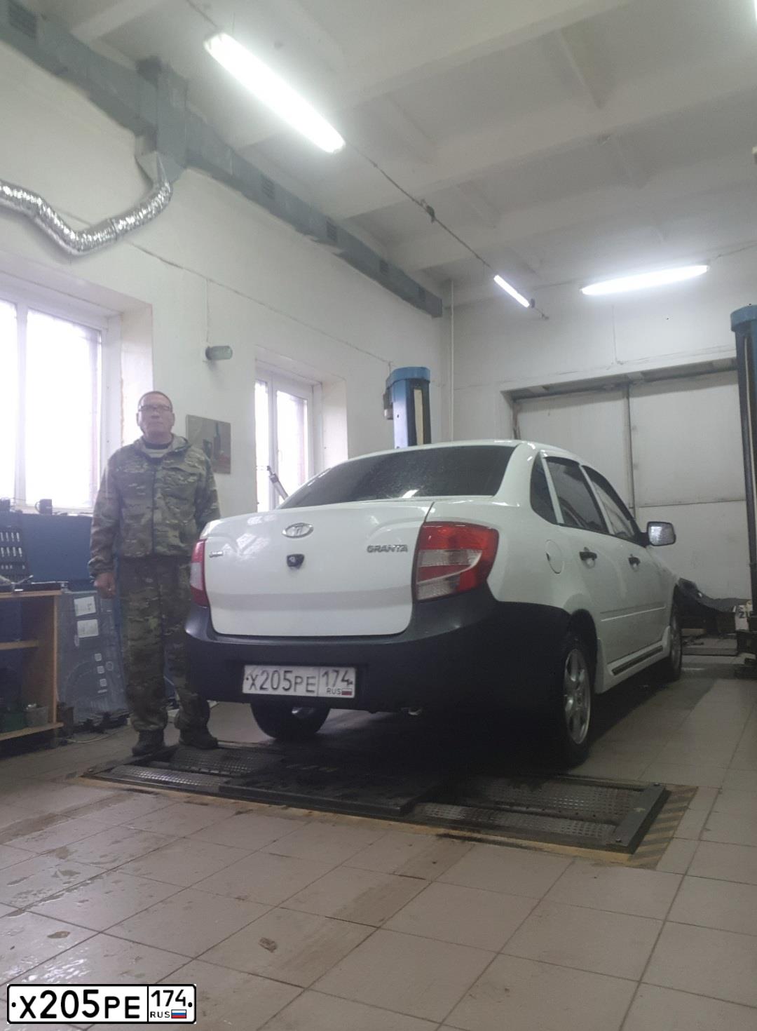 Фото автомобиля LADA GRANTA, 2012 — госномер К738КМ774. Цвет: Белый