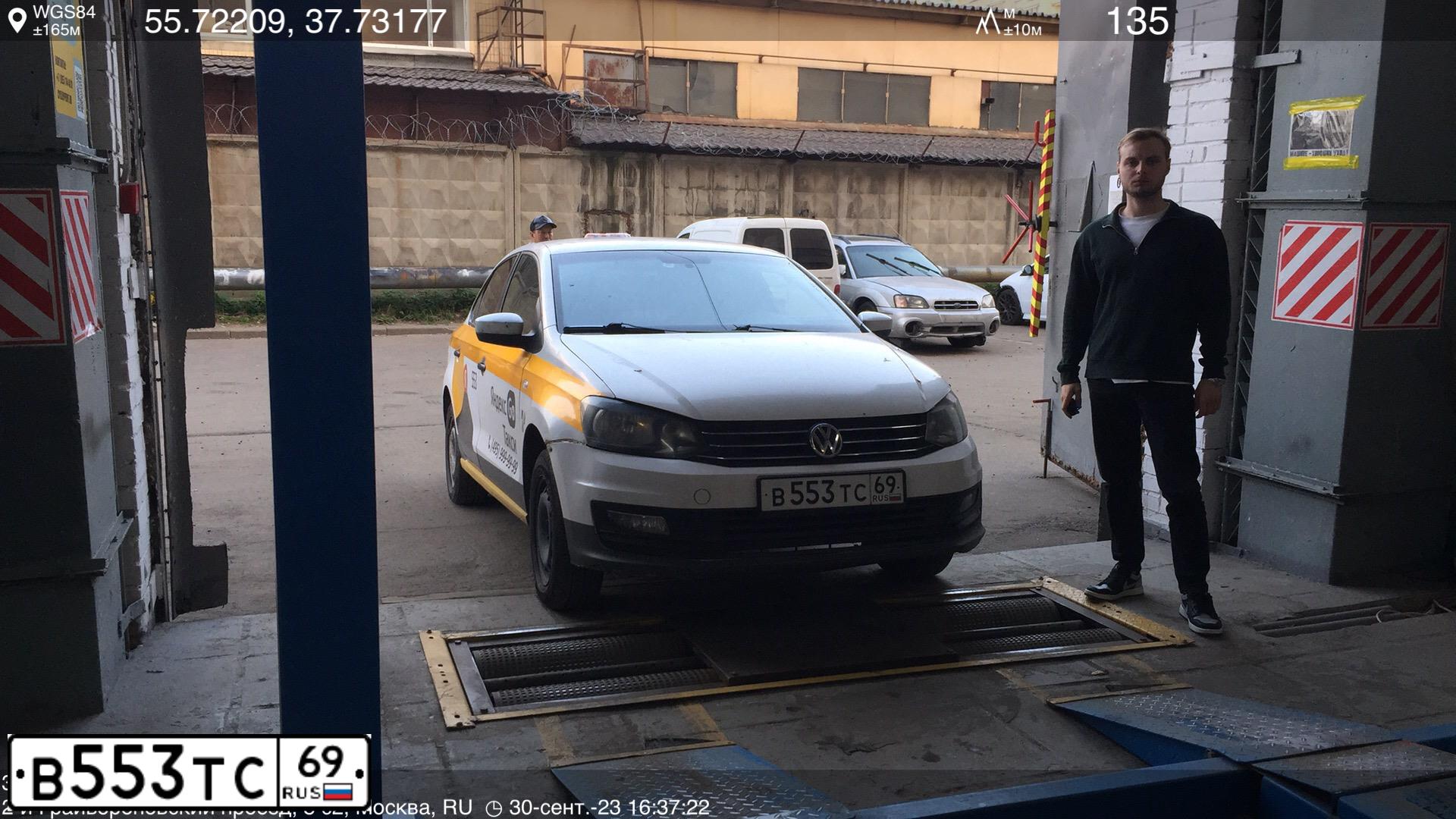 Фото автомобиля VOLKSWAGEN POLO, 2017 — госномер В553ТС69. Цвет: БЕЛЫЙ-ЖЕЛТЫЙ-СЕРЫЙ