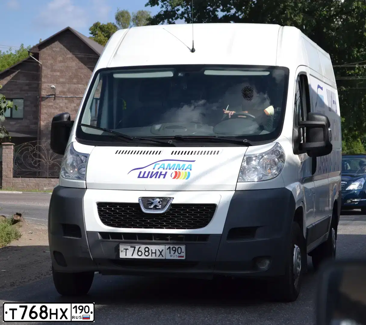 Фото автомобиля PEUGEOT BOXER, 2011 — госномер У745РХ777. Цвет: Белый