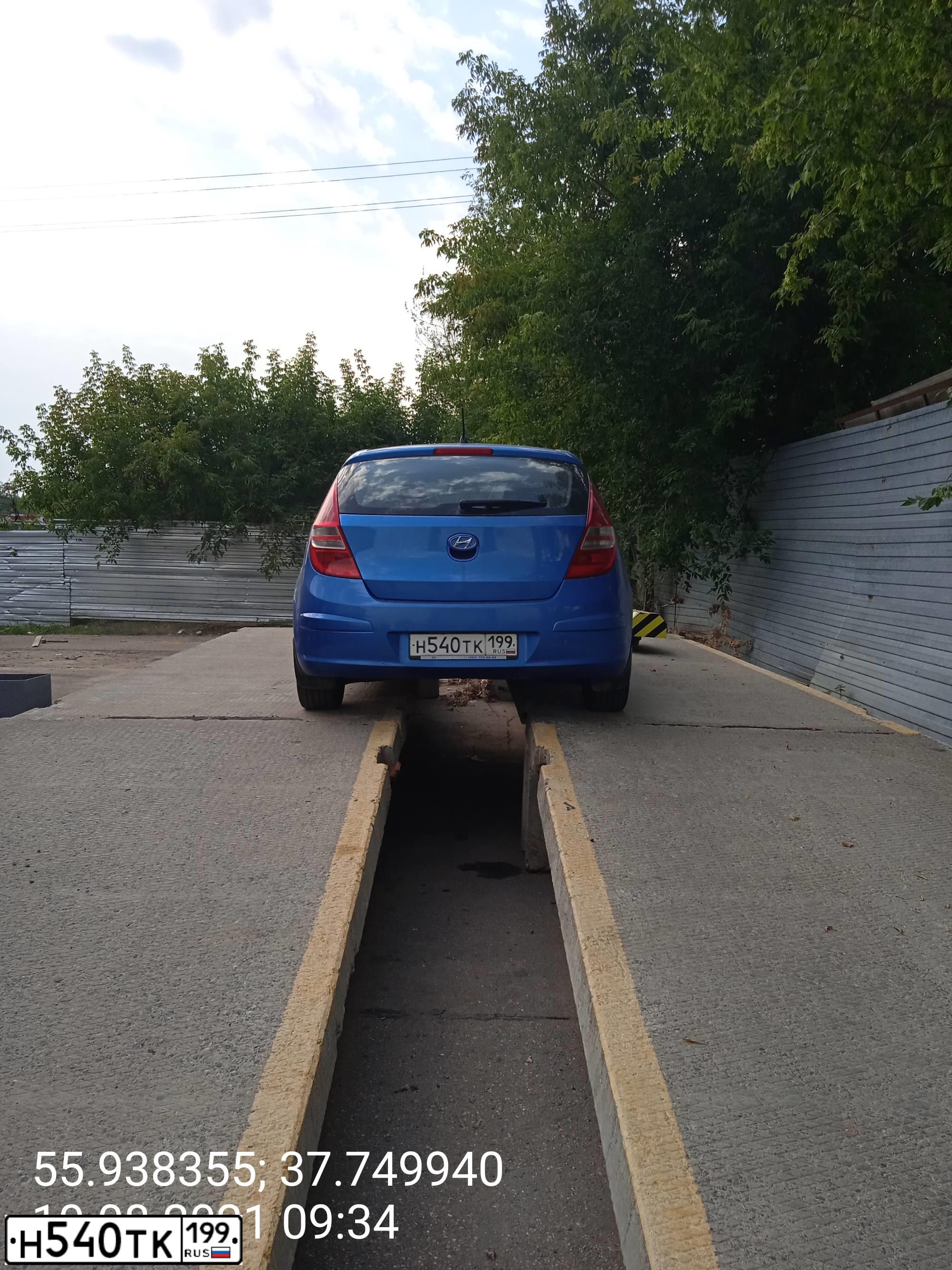 Фото автомобиля HYUNDAI I30, 2009 — госномер Н540ТК199. Цвет: СИНИЙ