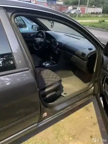 Фото автомобиля SKODA SUPERB, 2006 — госномер С252ЕВ52. Цвет: ТЕМНО-СЕРЫЙ
