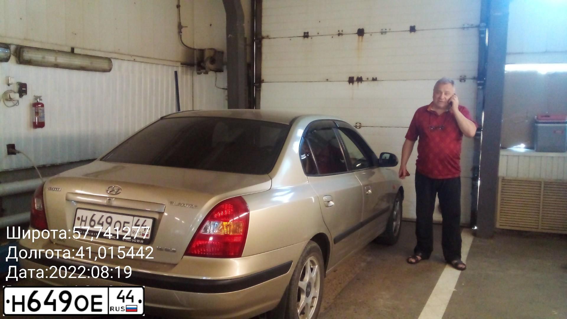 Фото автомобиля HYUNDAI ELANTRA, 2003 — госномер Н649ОЕ44. Цвет: КОРИЧНЕВО-БЕЖЕВЫЙ