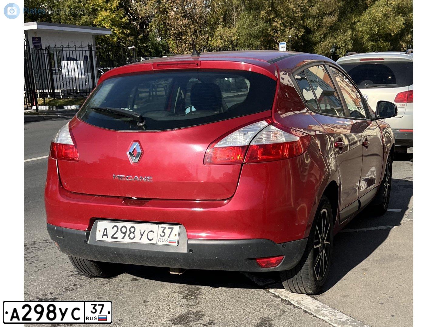 Фото автомобиля RENAULT MEGANE, 2012 — госномер А298УС37. Цвет: Красный