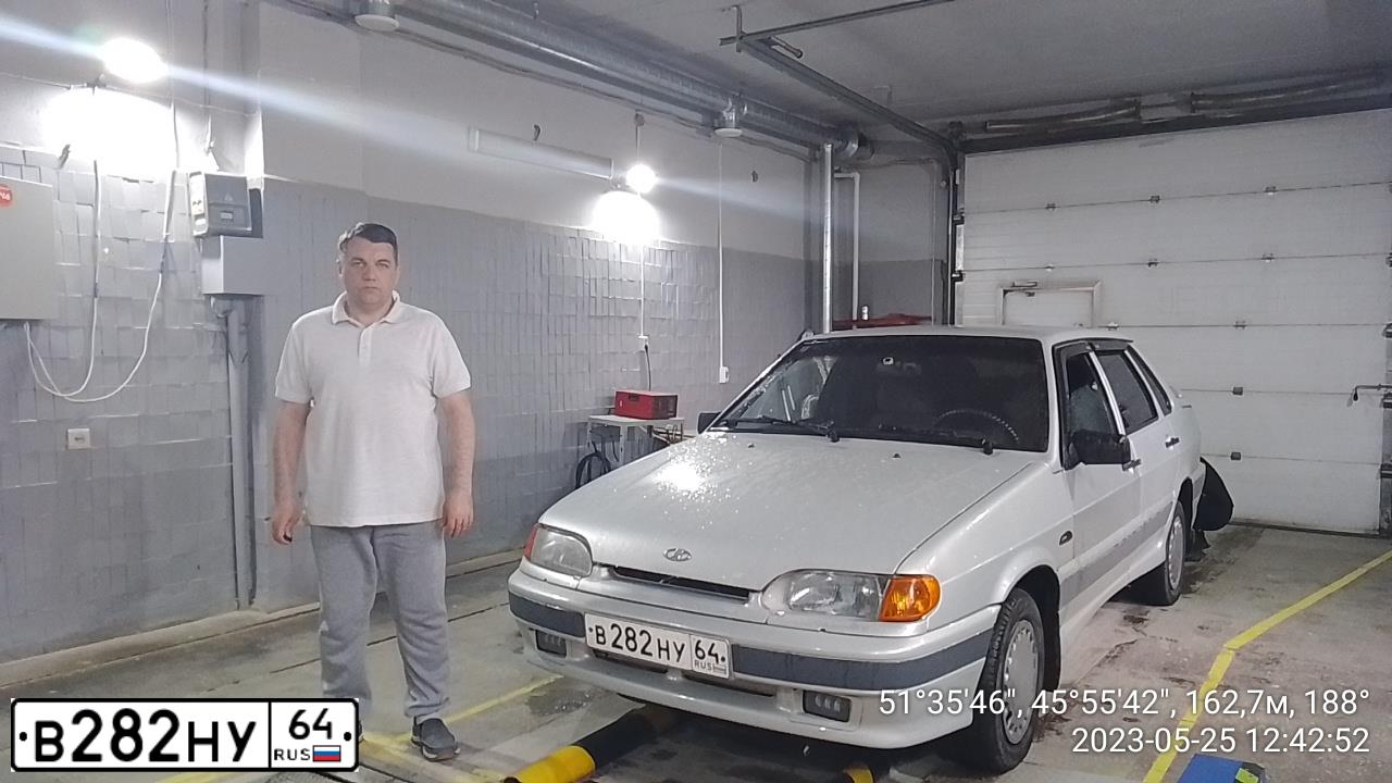 Фото автомобиля LADA 2115 SAMARA, 2006 — госномер В282НУ64. Цвет: МОЛОЧНО-БЕЛЫЙ СЕРЕБРИСТЫЙ