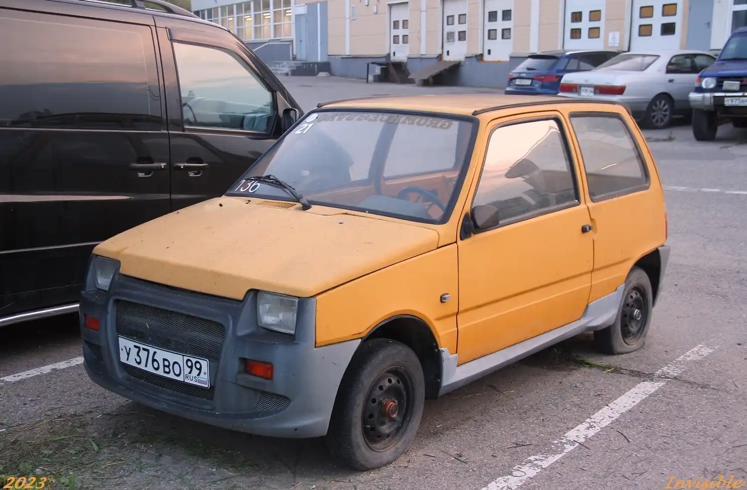 Фото автомобиля SEAZ OKA, 1999 — госномер У376ВО99. Цвет: Оранжевый