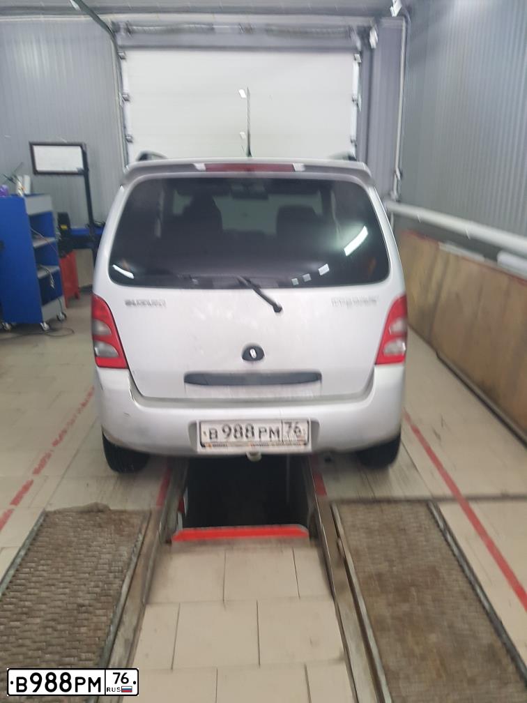 Фото автомобиля SUZUKI WAGON R+, 2001 — госномер Е269МВ90. Цвет: СЕРЕБРИСТЫЙ