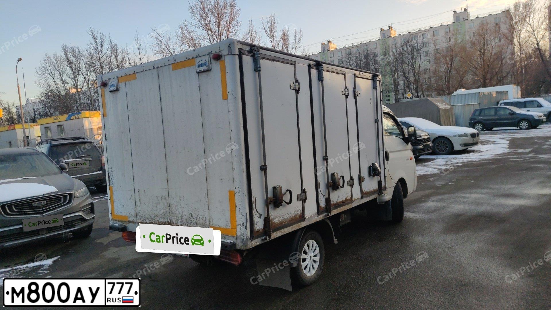 Фото автомобиля HYUNDAI H 1/H 100/STAREX, 2012 — госномер М800АУ777. Цвет: Белый