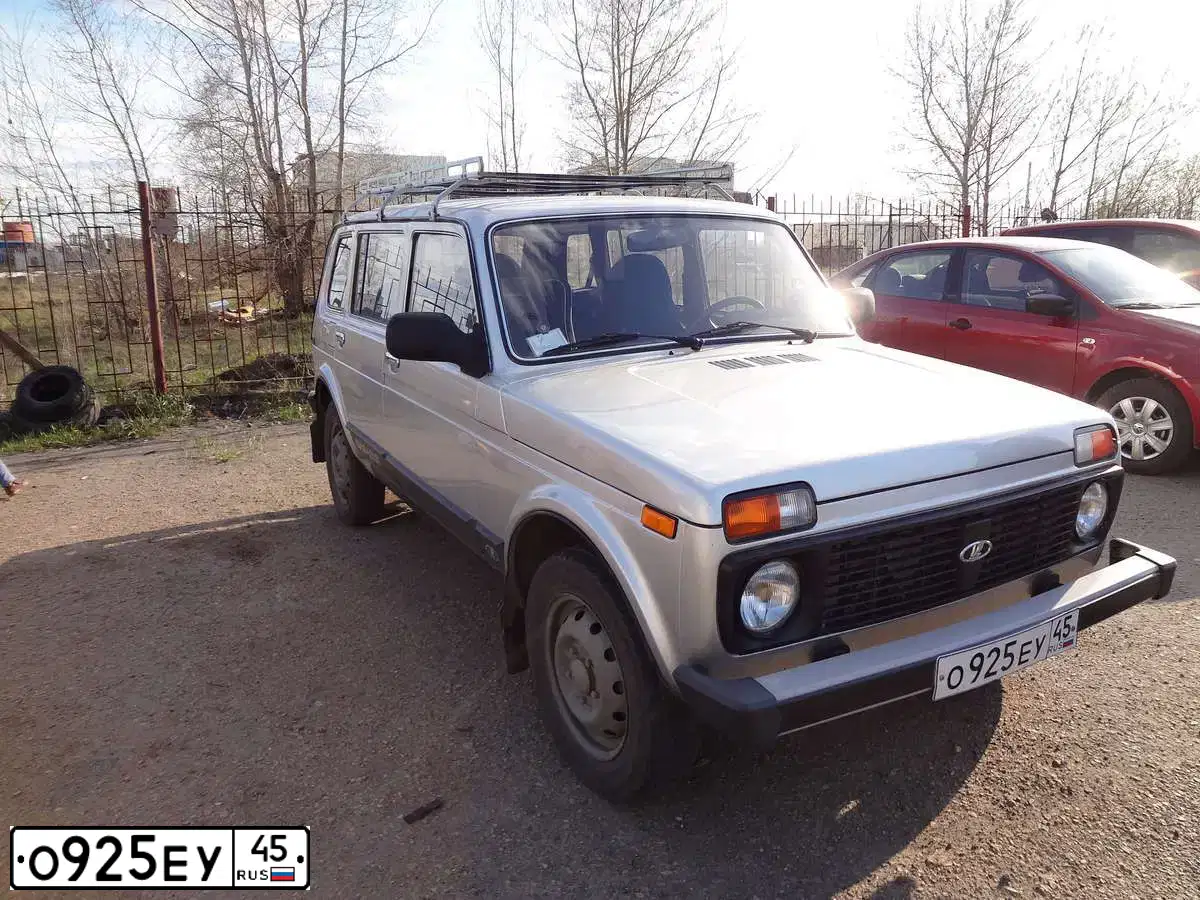 Фото автомобиля LADA 2131 NIVA, 2010 — госномер О925ЕУ45. Цвет: СВЕТЛО-СЕРЕБРИСТЫЙ МЕТАЛЛ