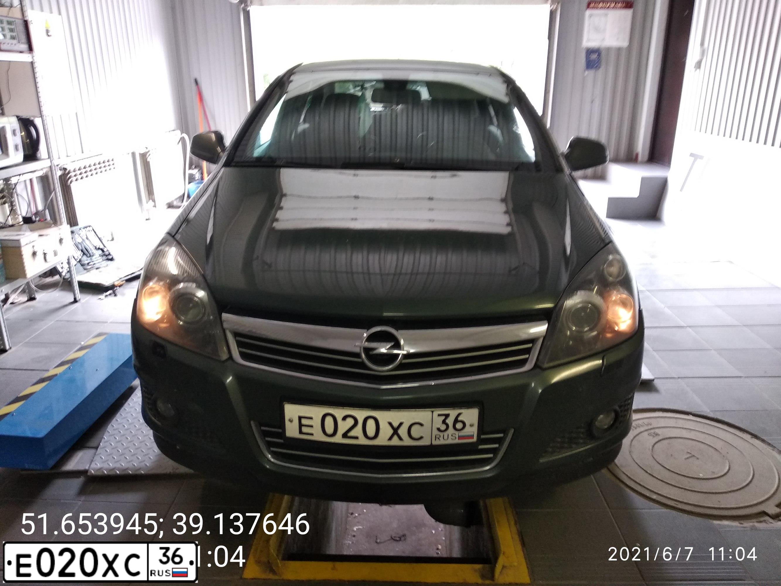 Фото автомобиля OPEL ASTRA, 2010 — госномер К444МХ36. Цвет: ЗЕЛЕНЫЙ