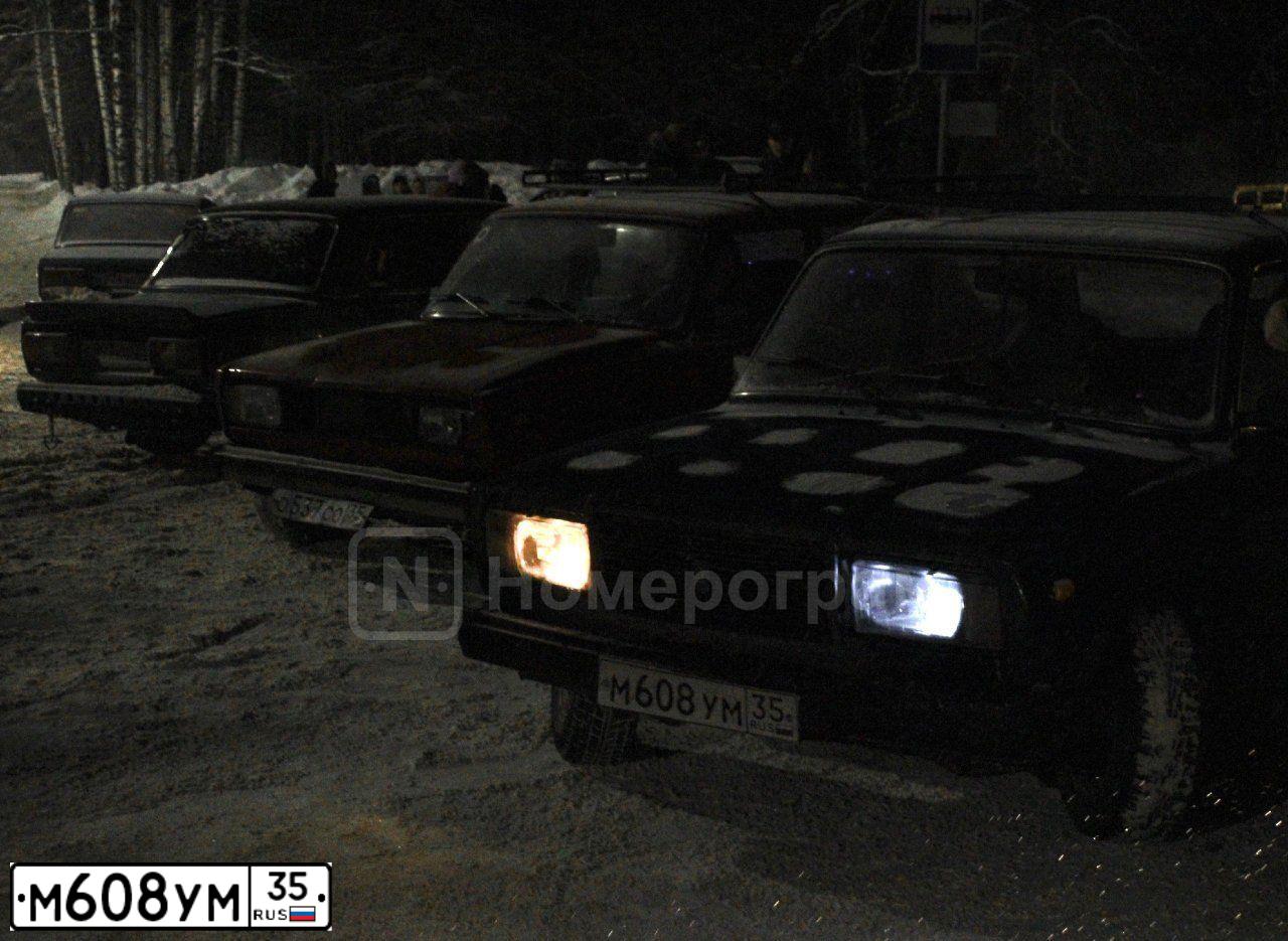 Фото автомобиля LADA 2107, 2008 — госномер М608УМ35. Цвет: сине-зеленый
