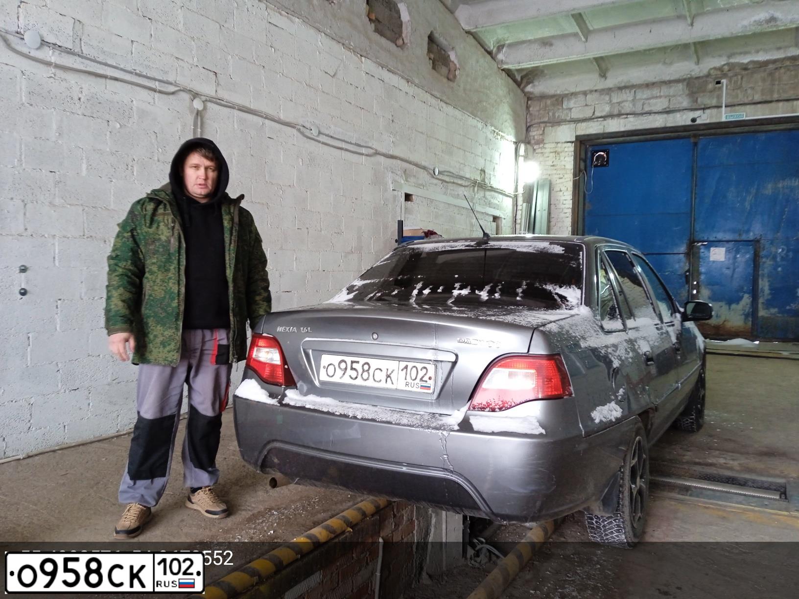 Фото автомобиля DAEWOO O NEXIA, 2013 — госномер О958СК102. Цвет: ТЕМНО-СЕРЫЙ