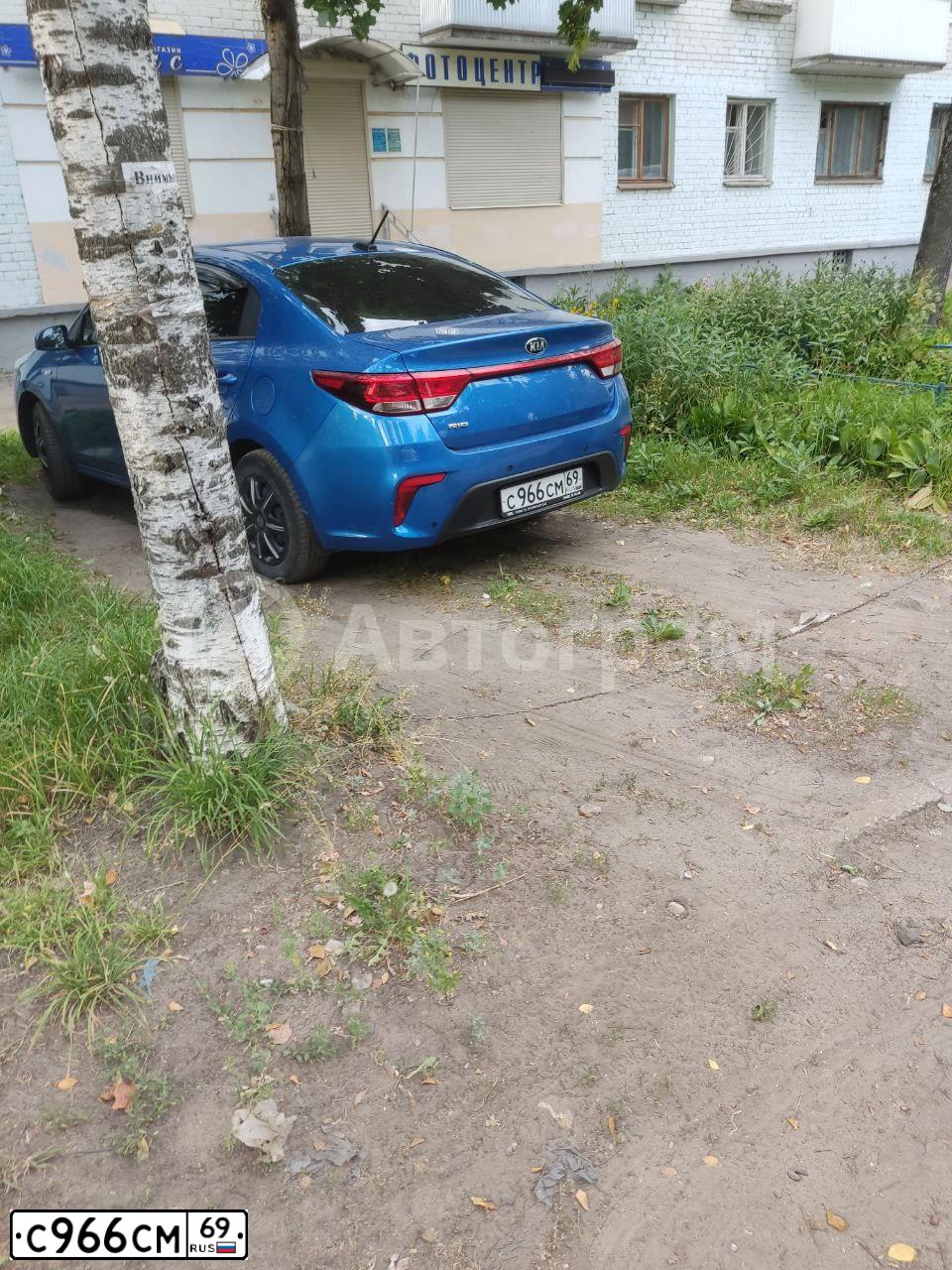 Фото автомобиля KIA RIO, 2019 — госномер С966СМ69. Цвет: СИНИЙ