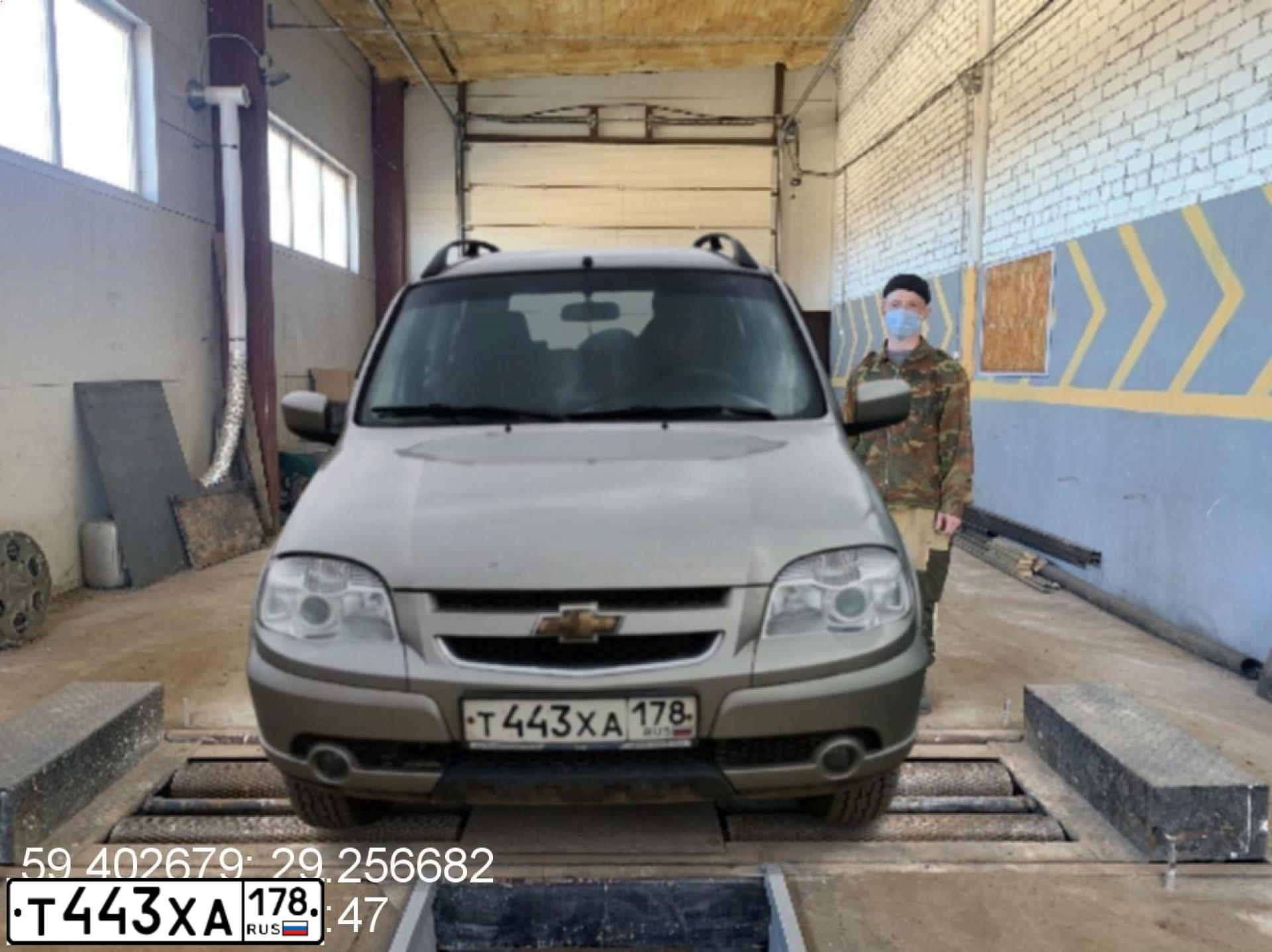 Фото автомобиля CHEVROLET NIVA, 2016 — госномер Т443ХА178. Цвет: СЕРО-КОРИЧНЕВЫЙ МЕТАЛЛИК