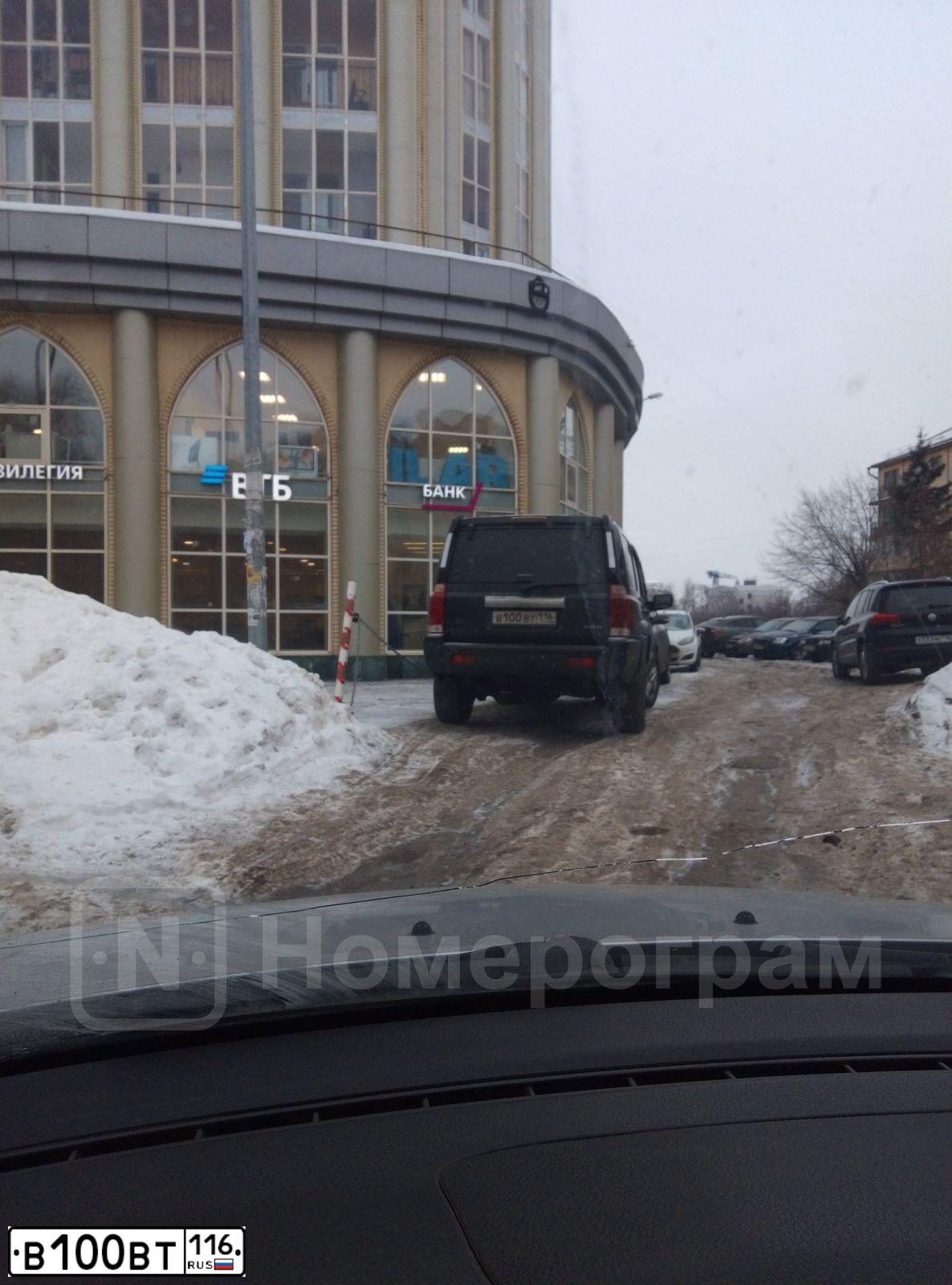 Фото автомобиля JEEP COMMANDER, 2008 — госномер В100ВТ116. Цвет: ЧЕРНЫЙ