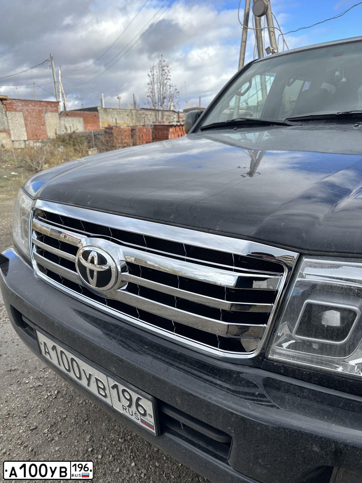 Фото автомобиля TOYOTA LANDCRUISER, 2007 — госномер А100УВ196. Цвет: ЧЕРНЫЙ