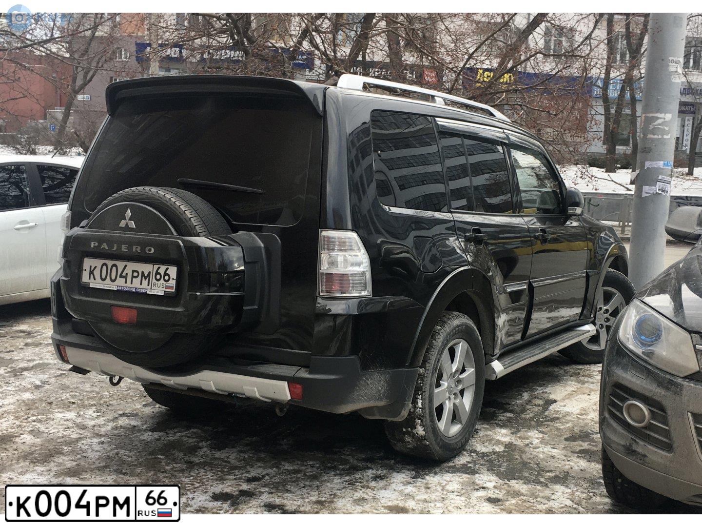 Фото автомобиля MITSUBISHI PAJERO, 2008 — госномер К004РМ66. Цвет: ЧЕРНЫЙ