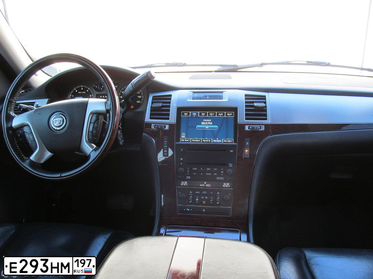 Фото автомобиля CADILLAC ESCALADE, 2006 — госномер Т575ТТ96. Цвет: ЧЕРНЫЙ