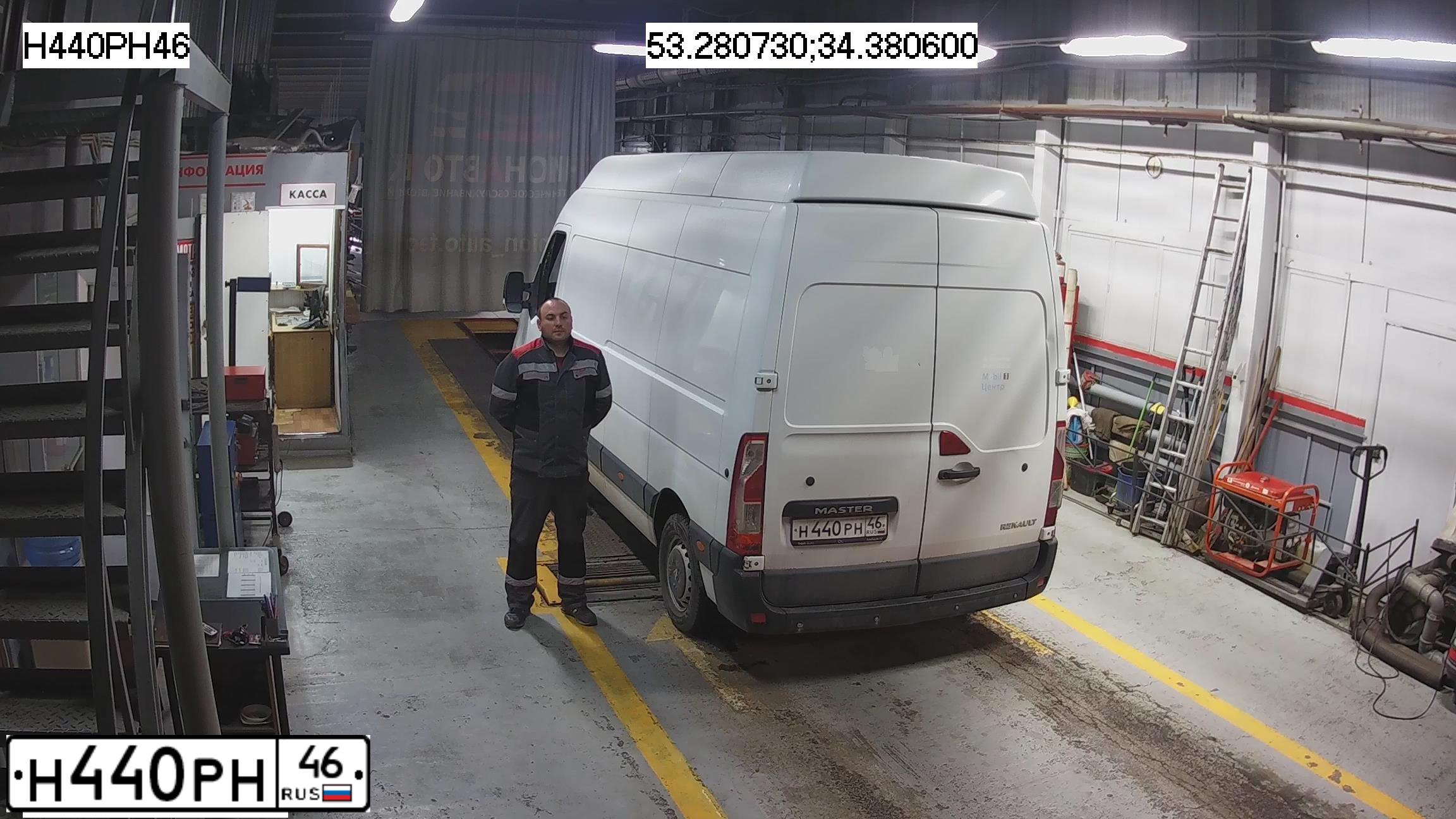 Фото автомобиля RENAULT MASTER, 2012 — госномер О994ОК32. Цвет: Белый