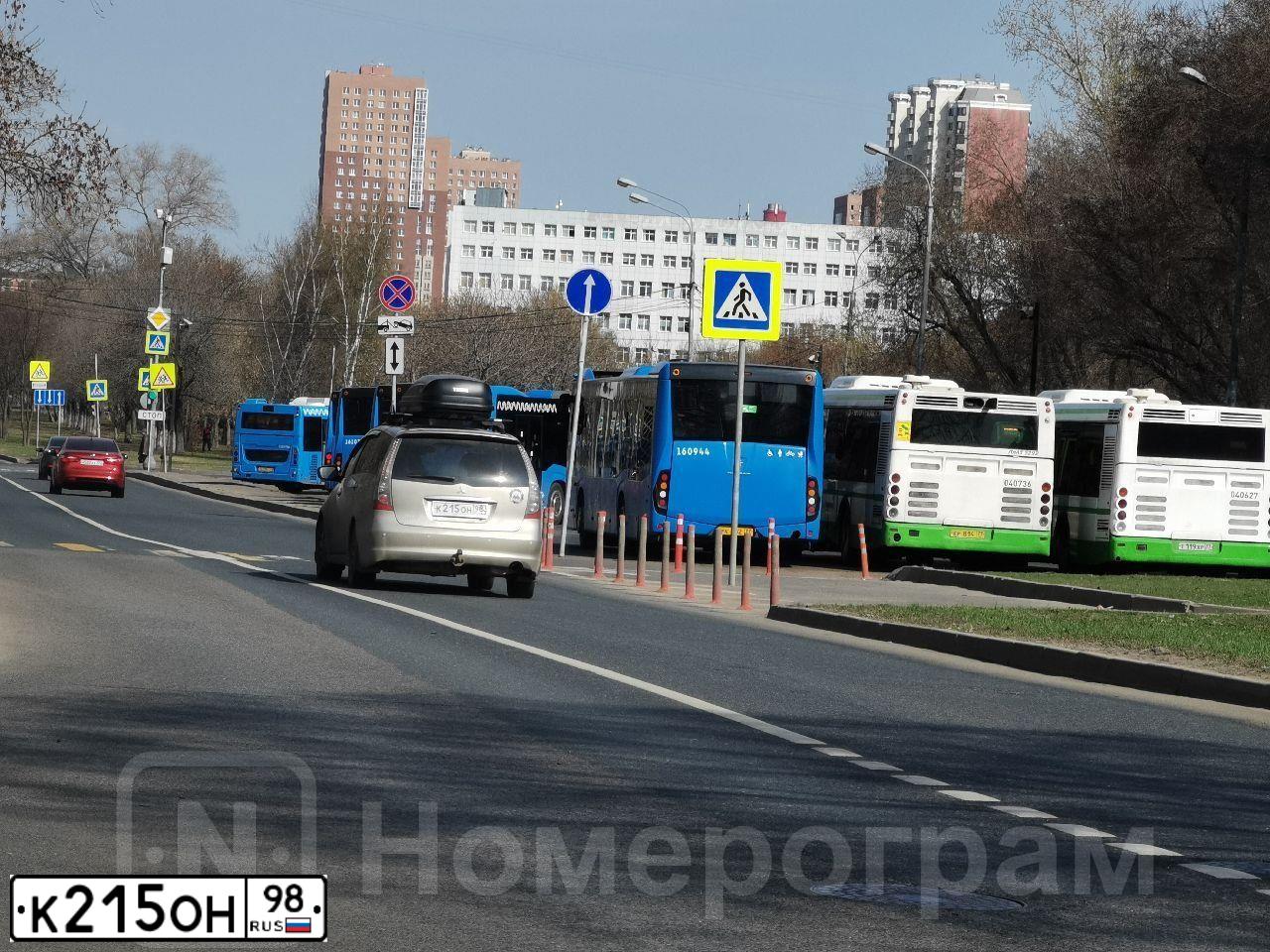 Фото автомобиля MITSUBISHI GRANDIS, 2005 — госномер Р697КР68. Цвет: БЕЖЕВЫЙ