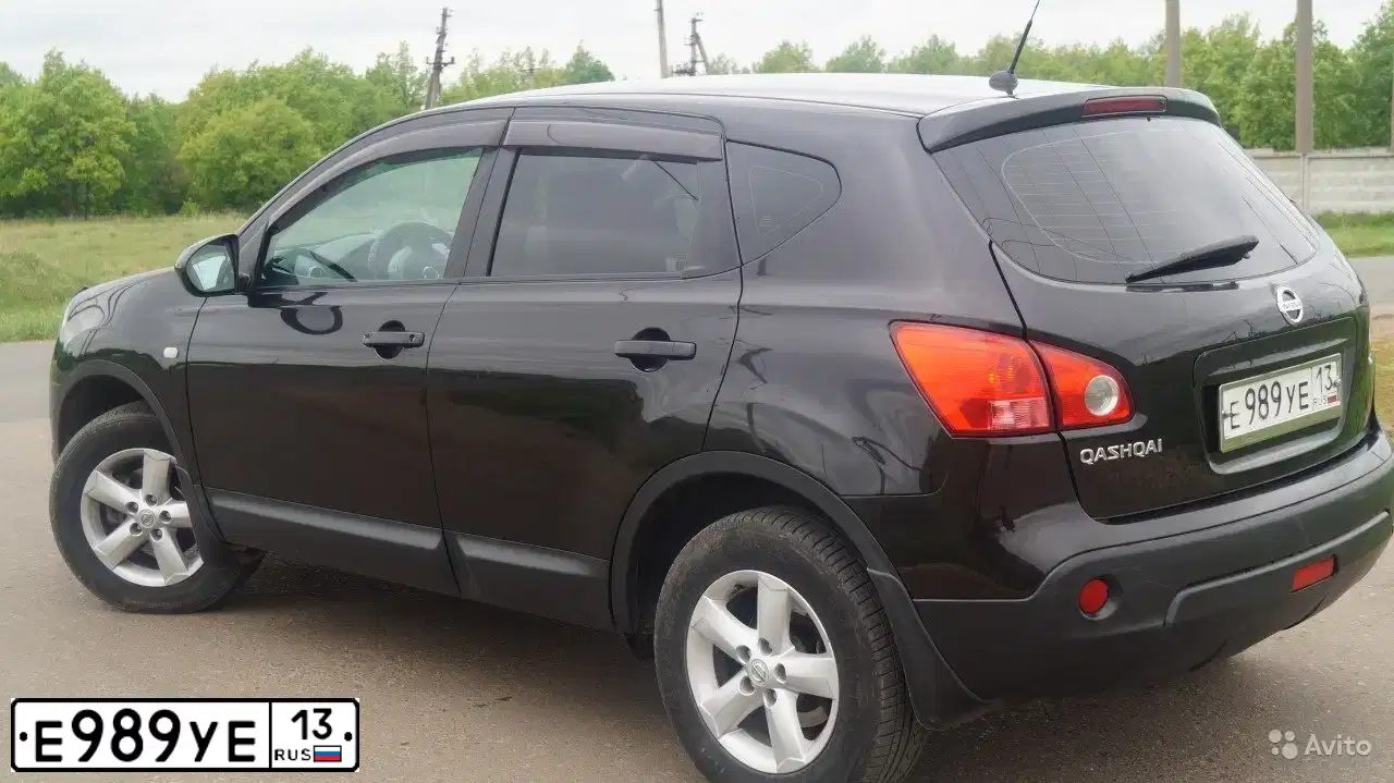 Фото автомобиля NISSAN QASHQAI, 2008 — госномер Е989УЕ13. Цвет: ЧЕРНЫЙ