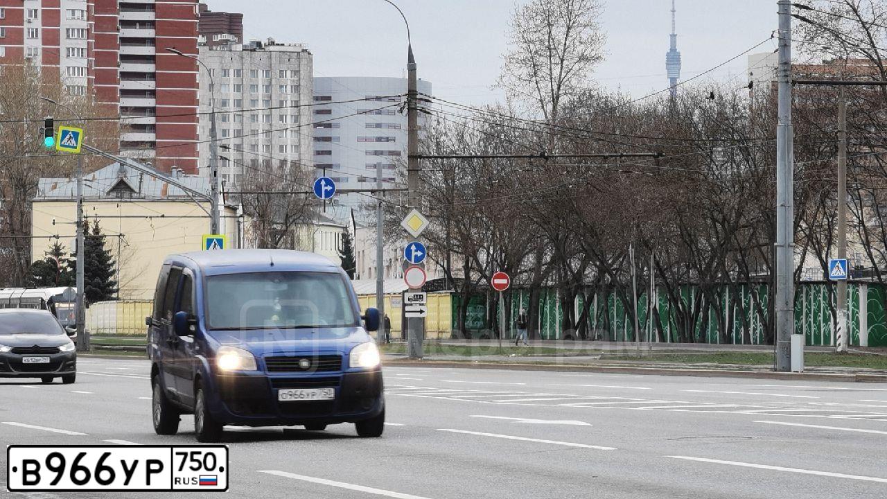 Фото автомобиля BMW X5, 2011 — госномер А840АУ550