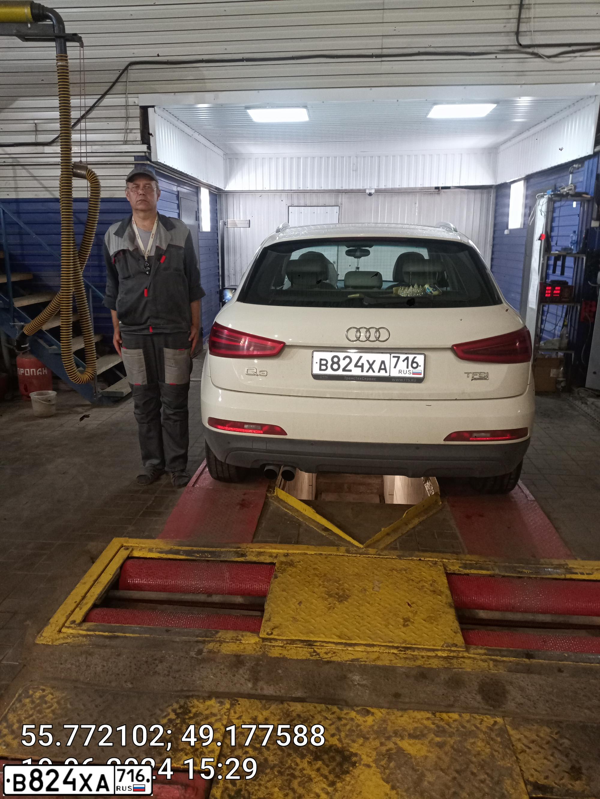 Фото автомобиля AUDI Q3, 2012 — госномер В824ХА716. Цвет: Белый