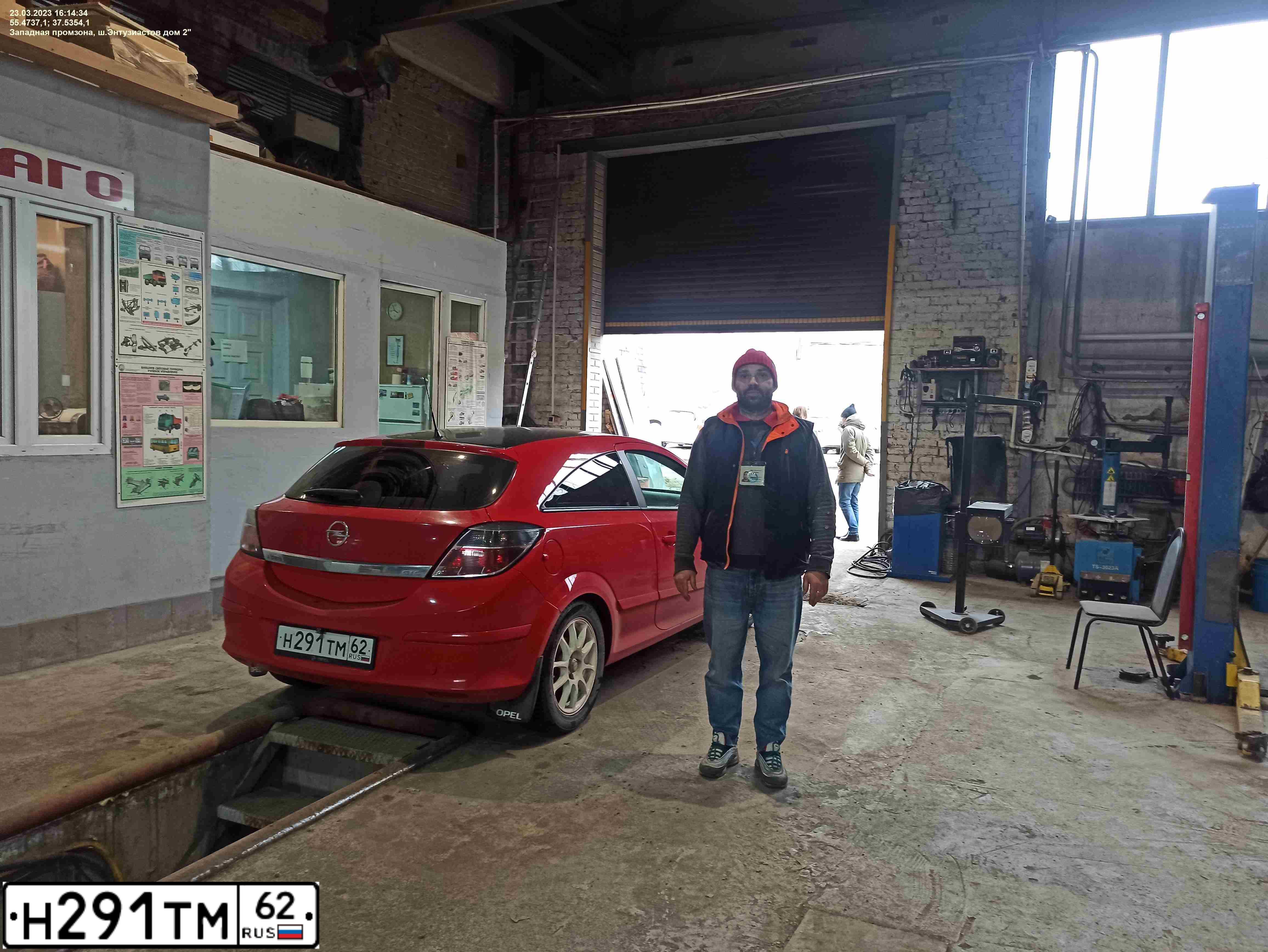 Фото автомобиля OPEL ASTRA, 2007 — госномер С249СС90. Цвет: КРАСНЫЙ ЧЕРНЫЙ