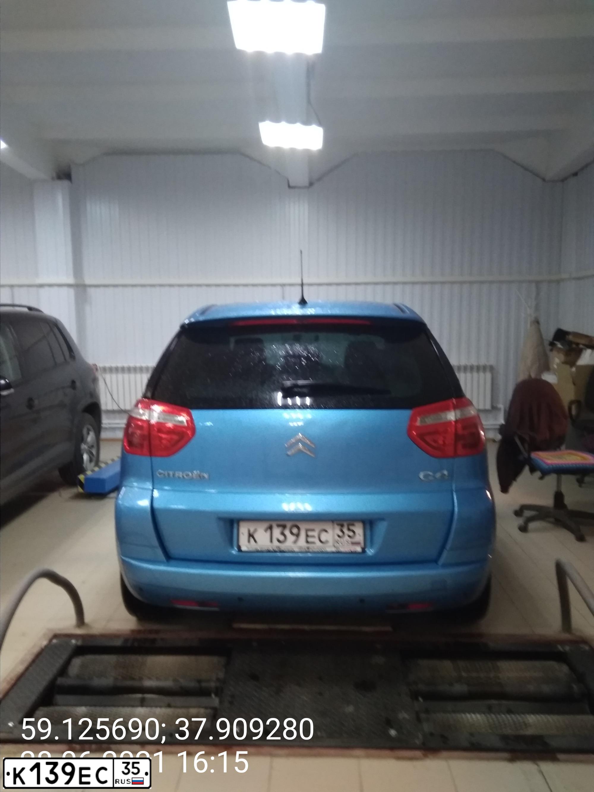 Фото автомобиля CITROEN C4 PICASSO, 2008 — госномер К139ЕС35. Цвет: ГОЛУБОЙ