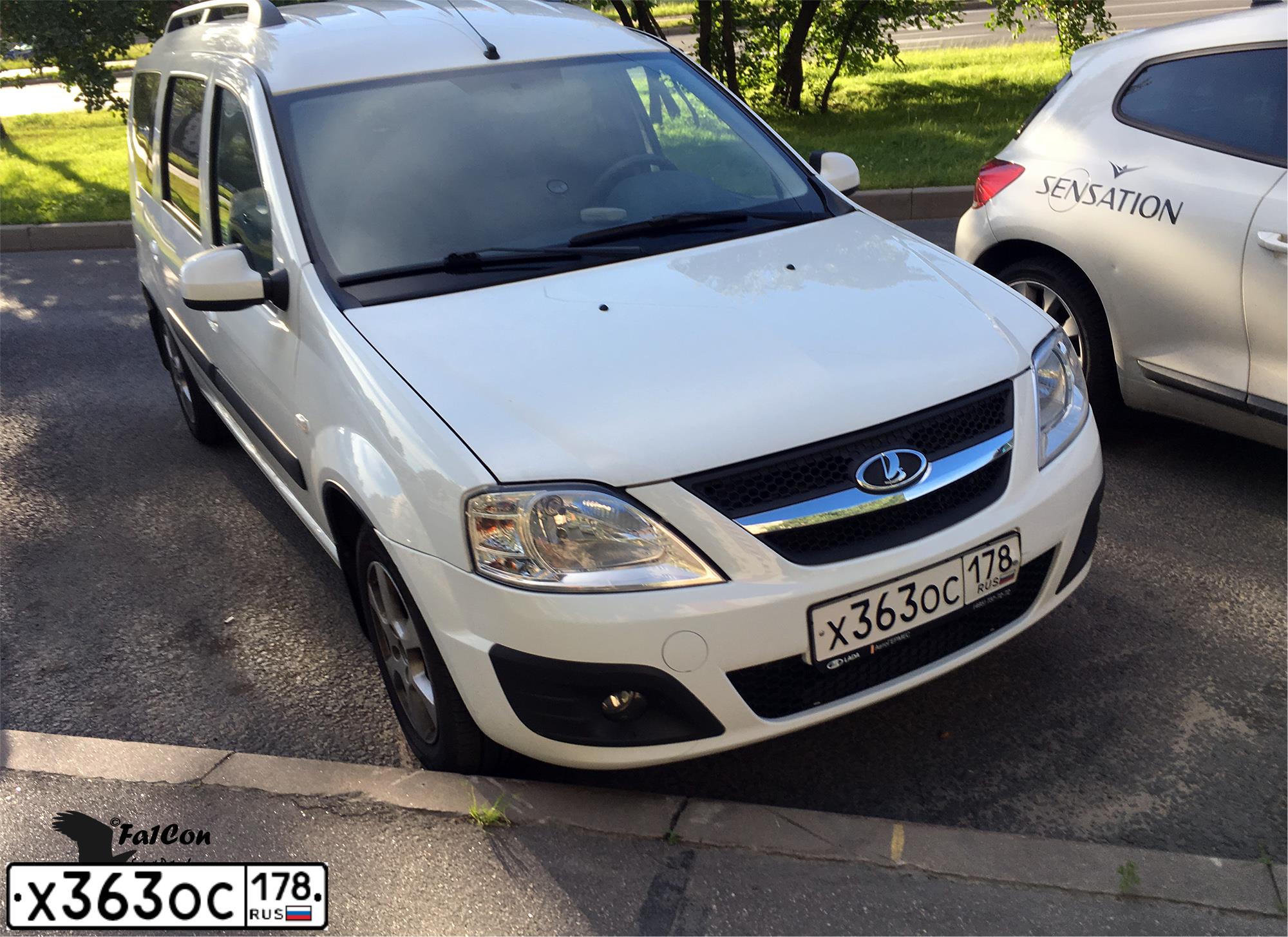 Фото автомобиля LADA LARGUS, 2017 — госномер Х363ОС178. Цвет: Белый